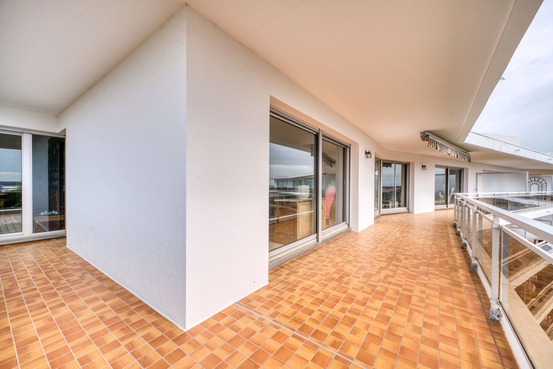 luxury apartment 6 Rooms for sale on ROYAN (17200)