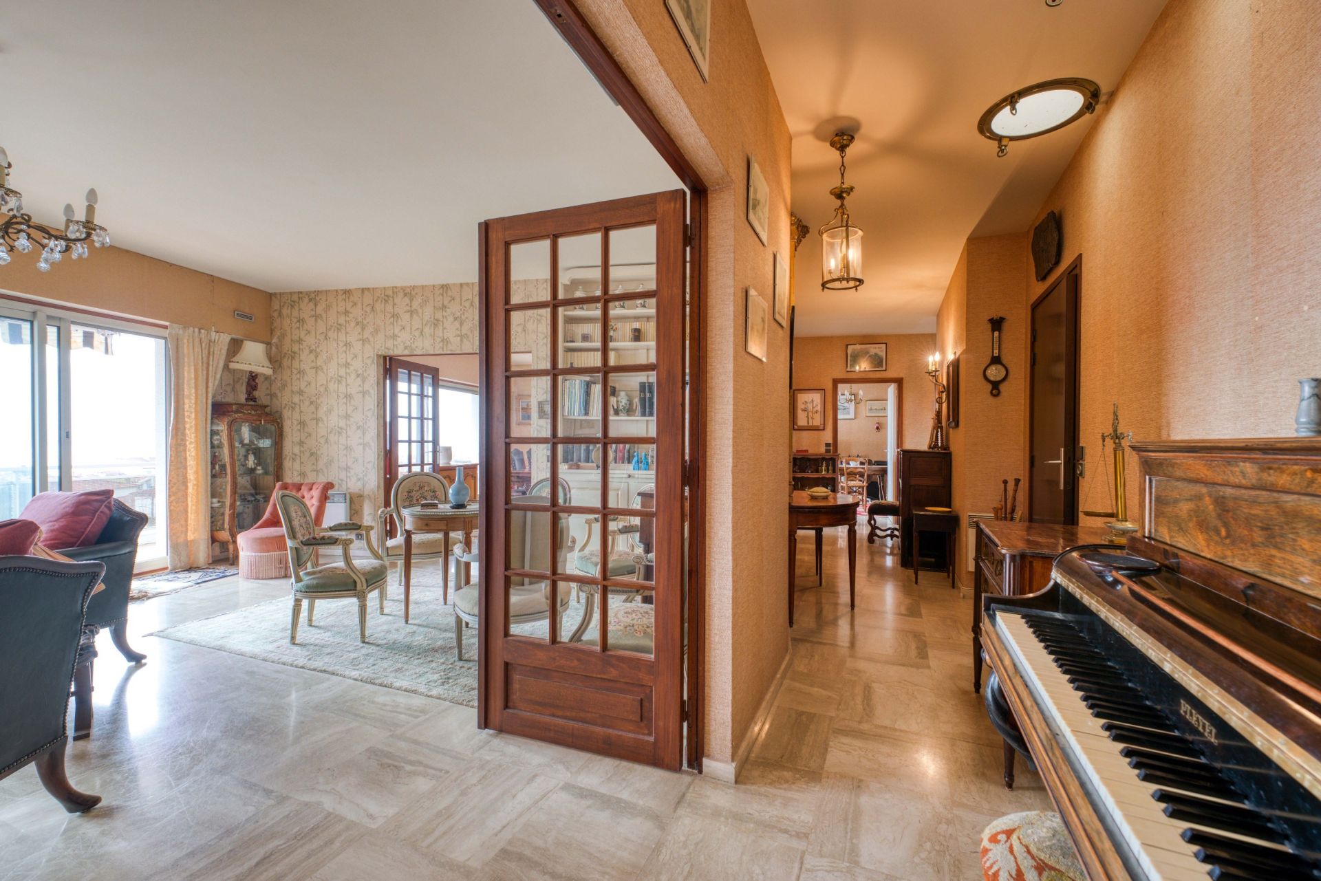 luxury apartment 6 Rooms for sale on ROYAN (17200)