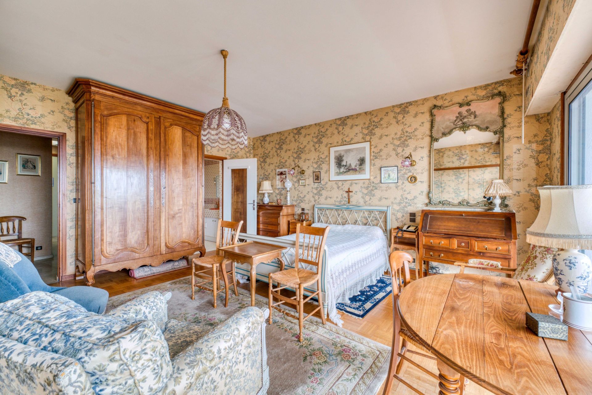 luxury apartment 6 Rooms for sale on ROYAN (17200)