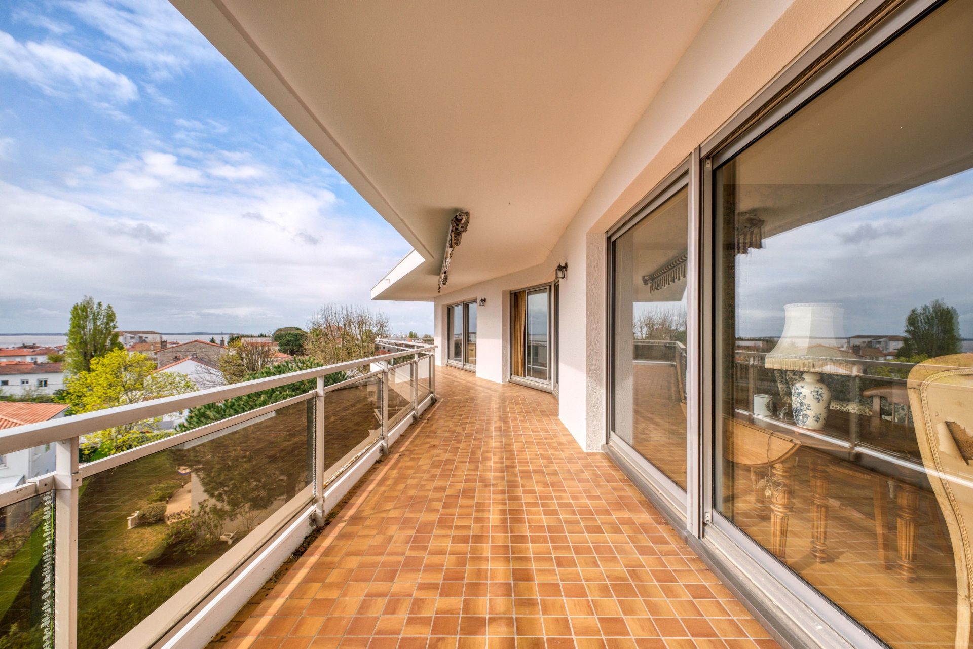 luxury apartment 6 Rooms for sale on ROYAN (17200)