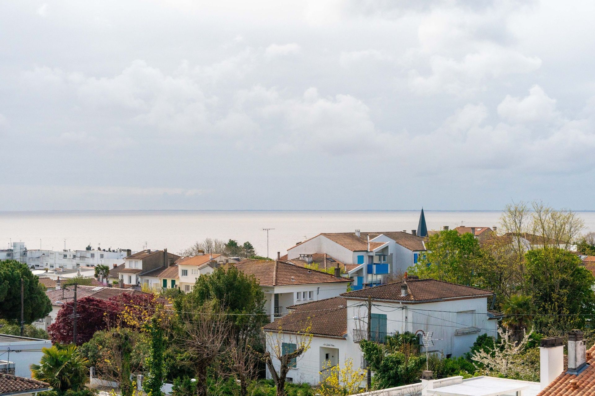 luxury apartment 6 Rooms for sale on ROYAN (17200)