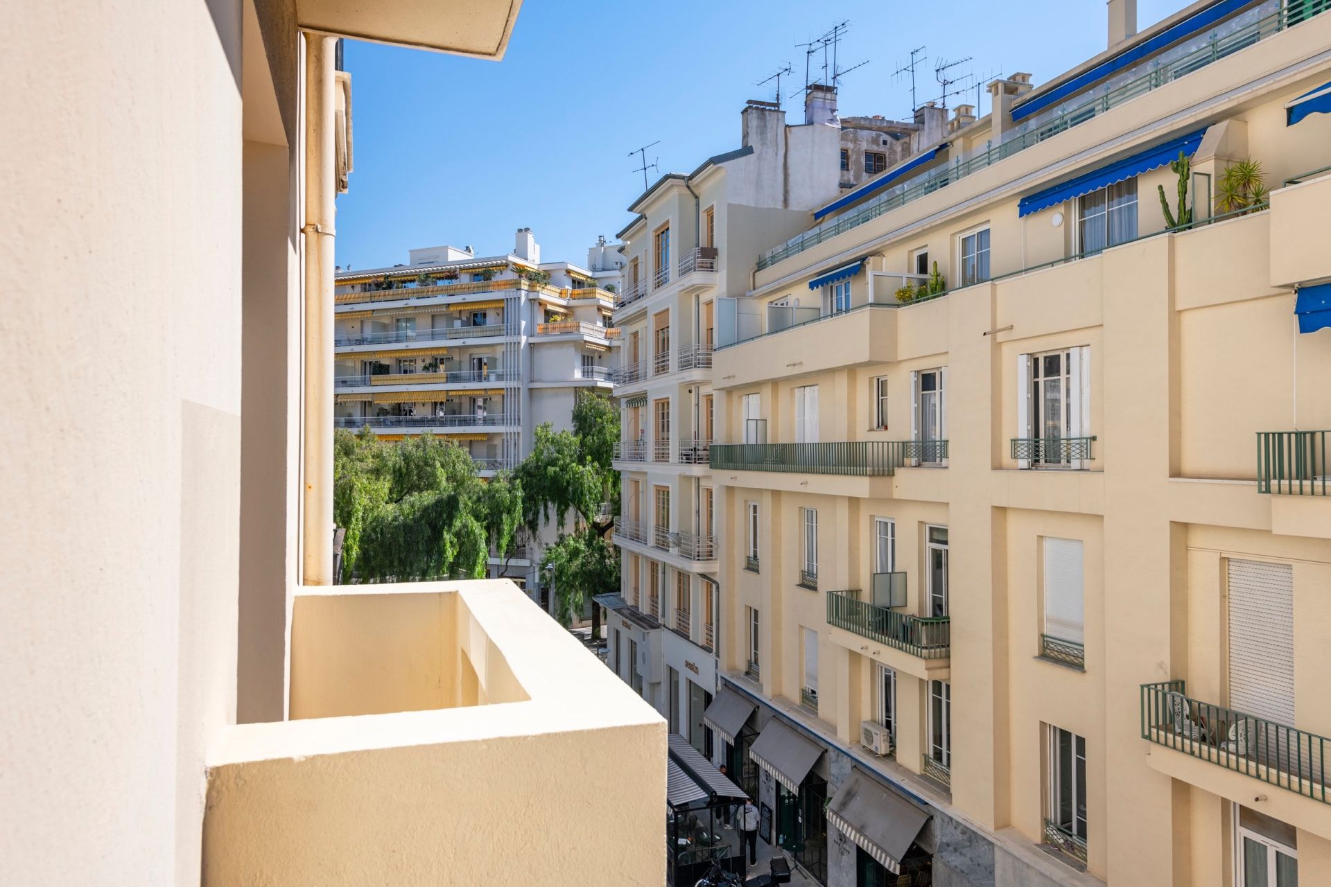 luxury apartment 2 Rooms for sale on NICE (06000)