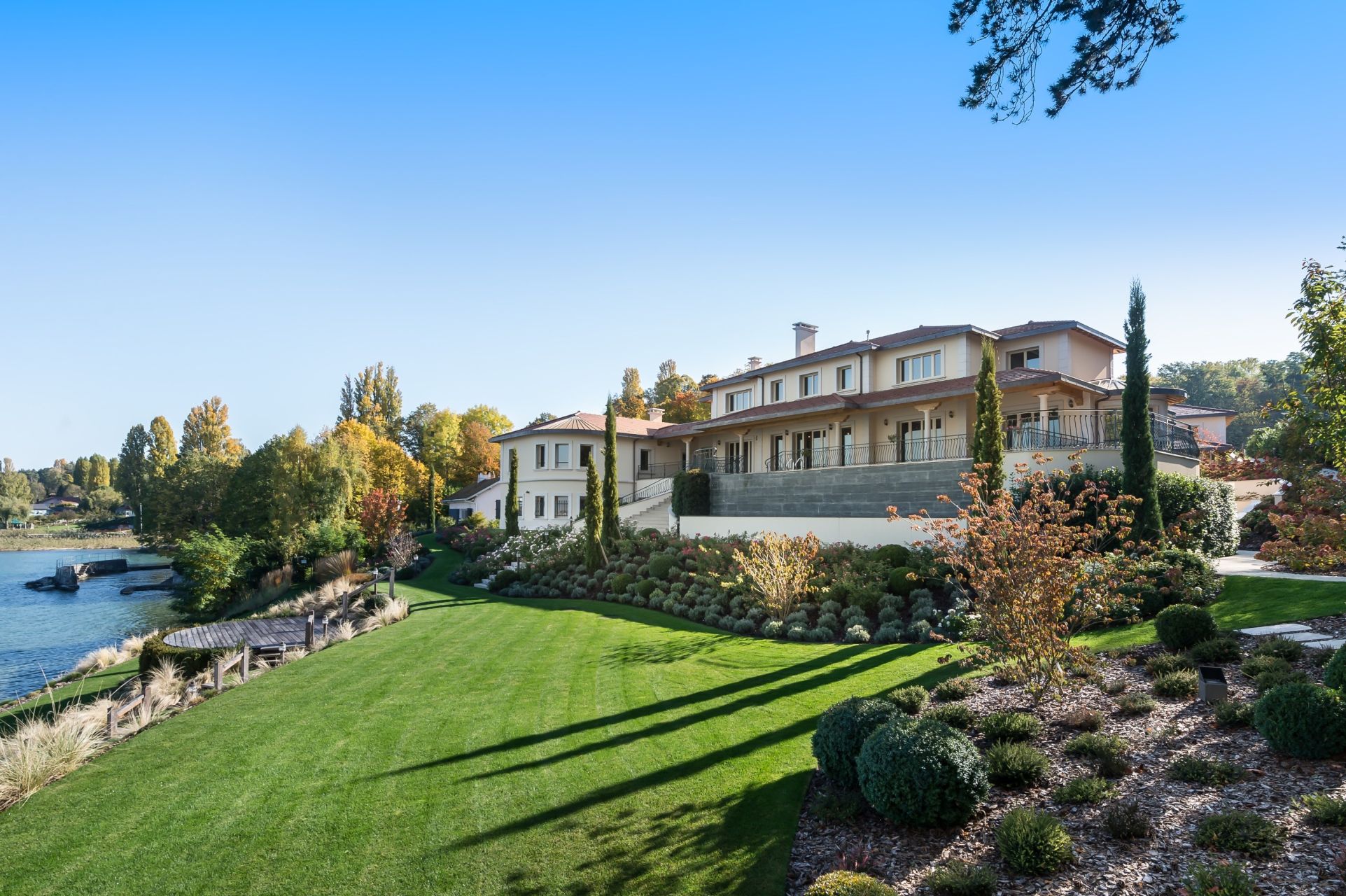 luxury property 14 Rooms for sale on CHENS SUR LEMAN (74140)