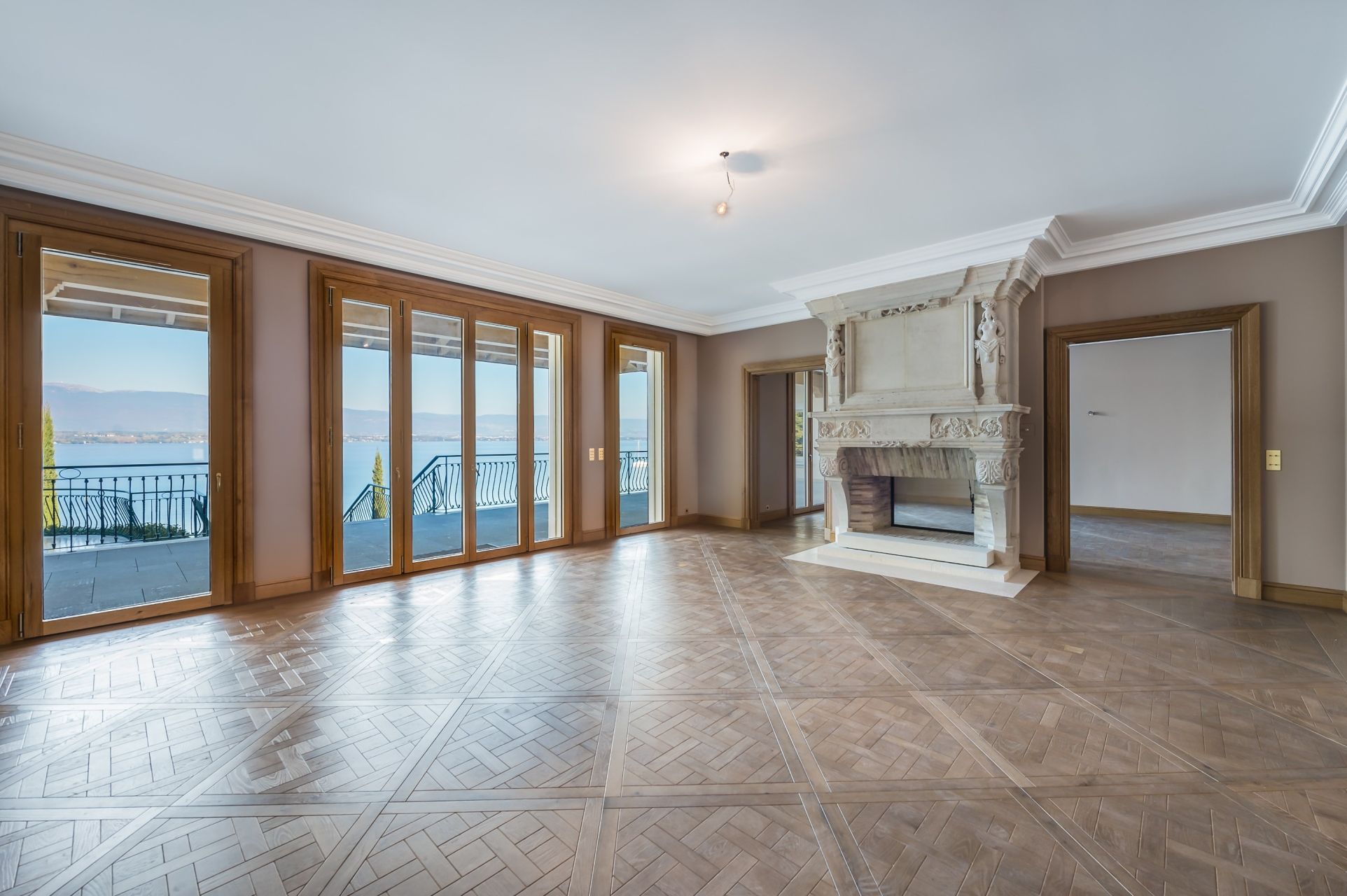 luxury property 14 Rooms for sale on CHENS SUR LEMAN (74140)