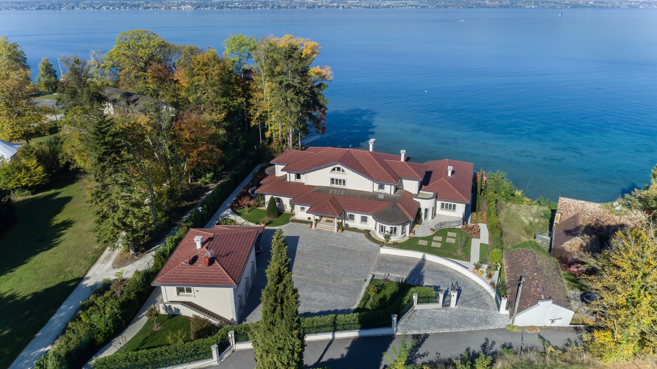 luxury property 14 Rooms for sale on CHENS SUR LEMAN (74140)