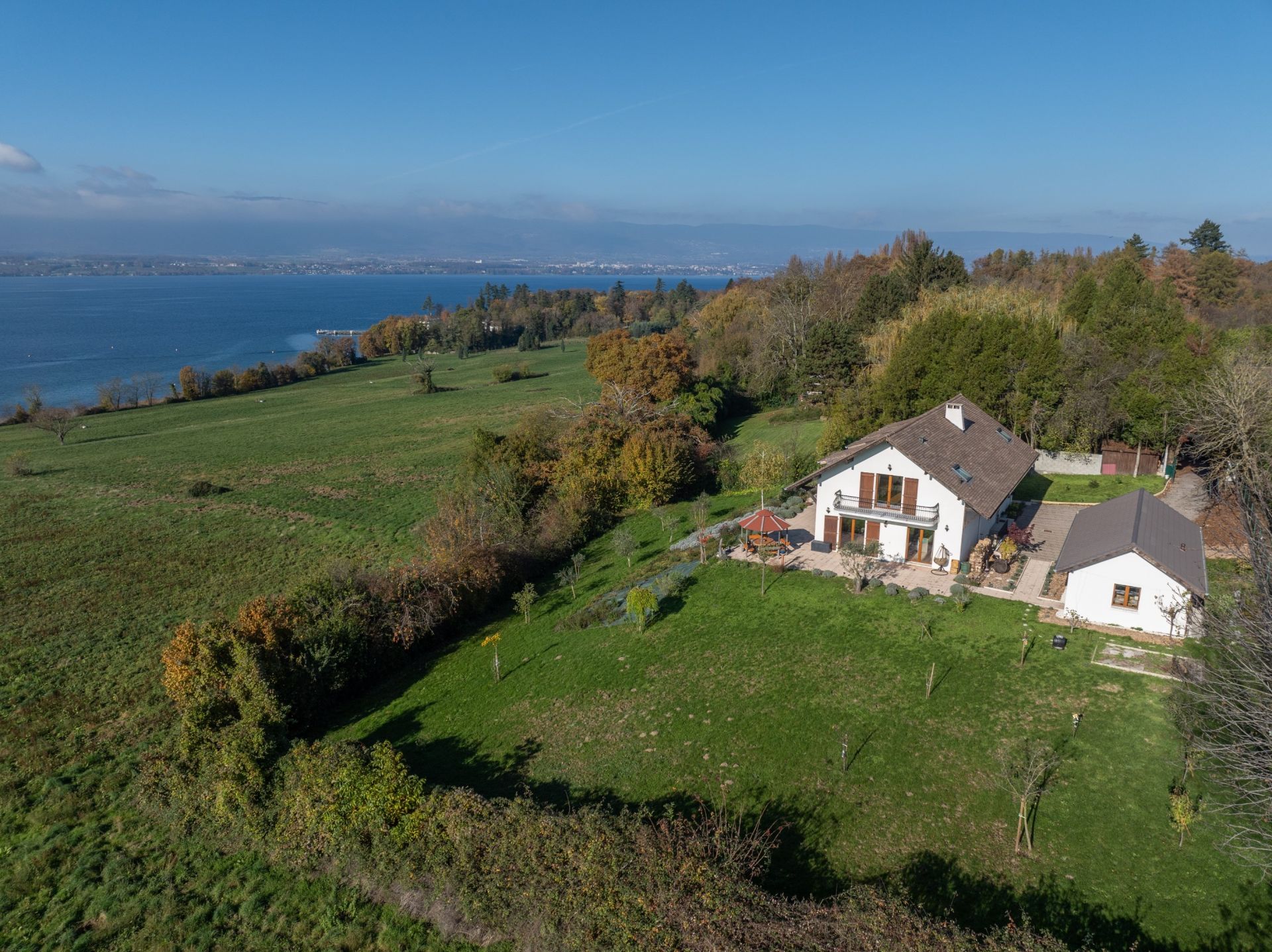 luxury house 9 Rooms for sale on CHENS SUR LEMAN (74140)