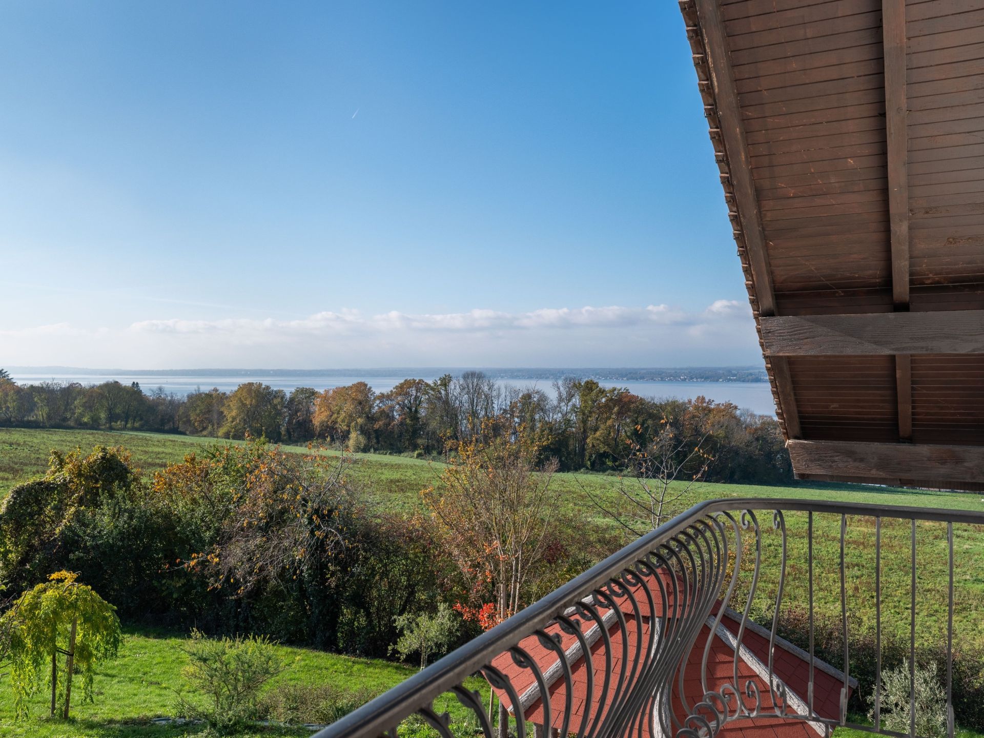 luxury house 9 Rooms for sale on CHENS SUR LEMAN (74140)