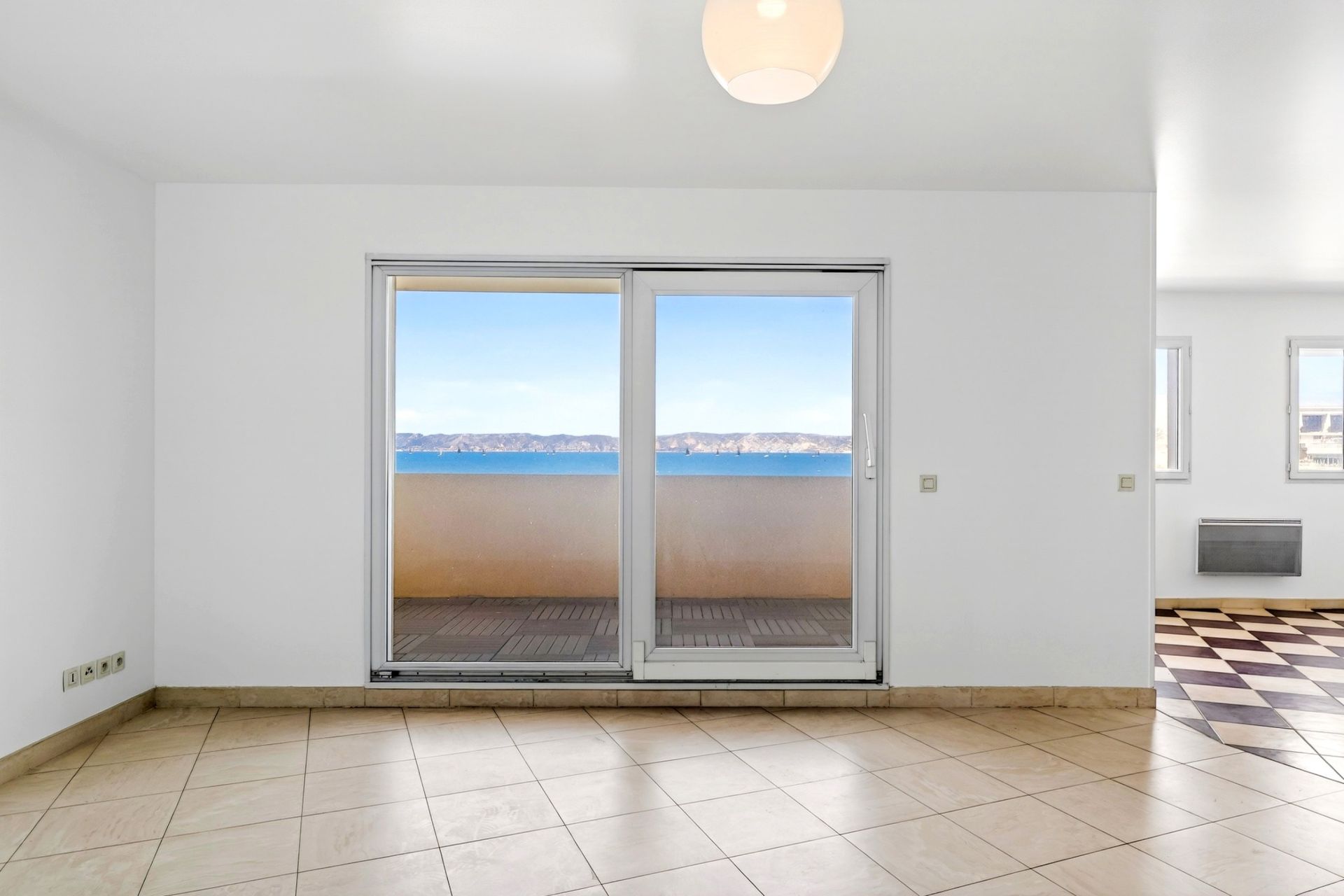 luxury apartment 4 Rooms for sale on MARSEILLE (13007)