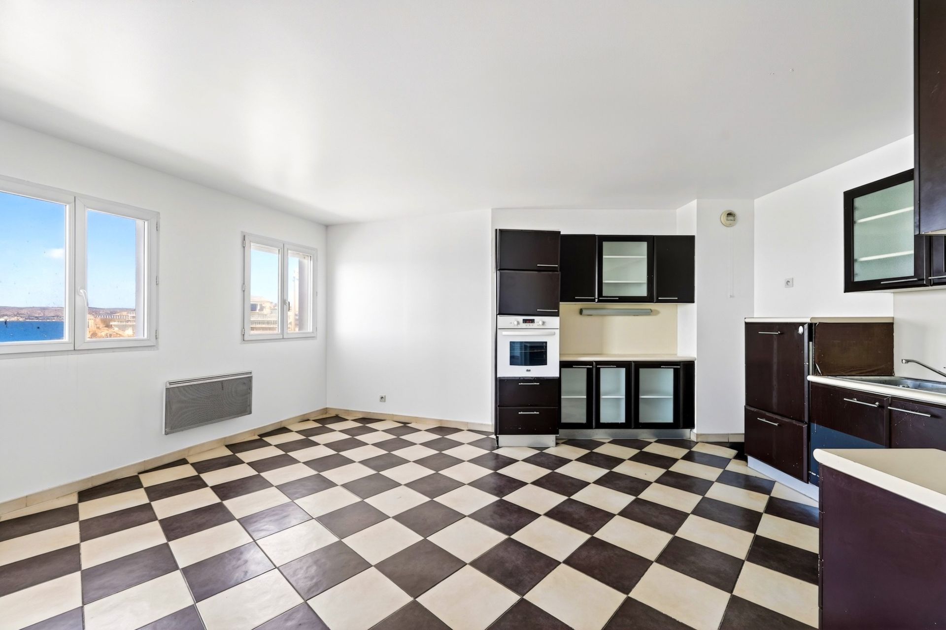 luxury apartment 4 Rooms for sale on MARSEILLE (13007)