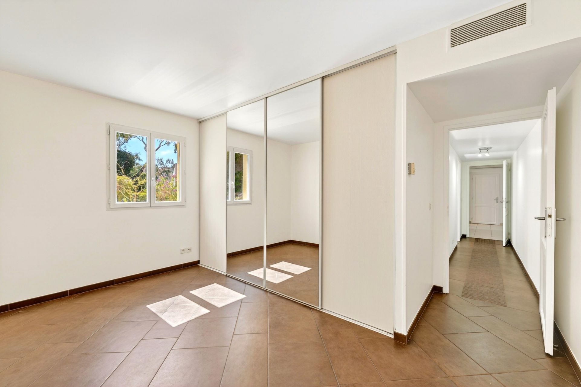 luxury apartment 4 Rooms for sale on MARSEILLE (13007)