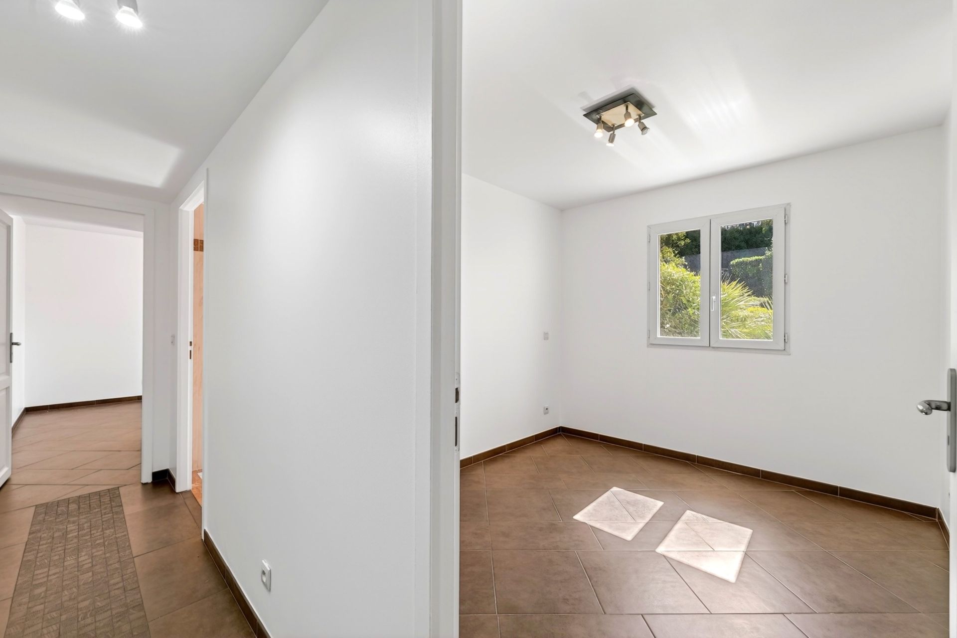 luxury apartment 4 Rooms for sale on MARSEILLE (13007)