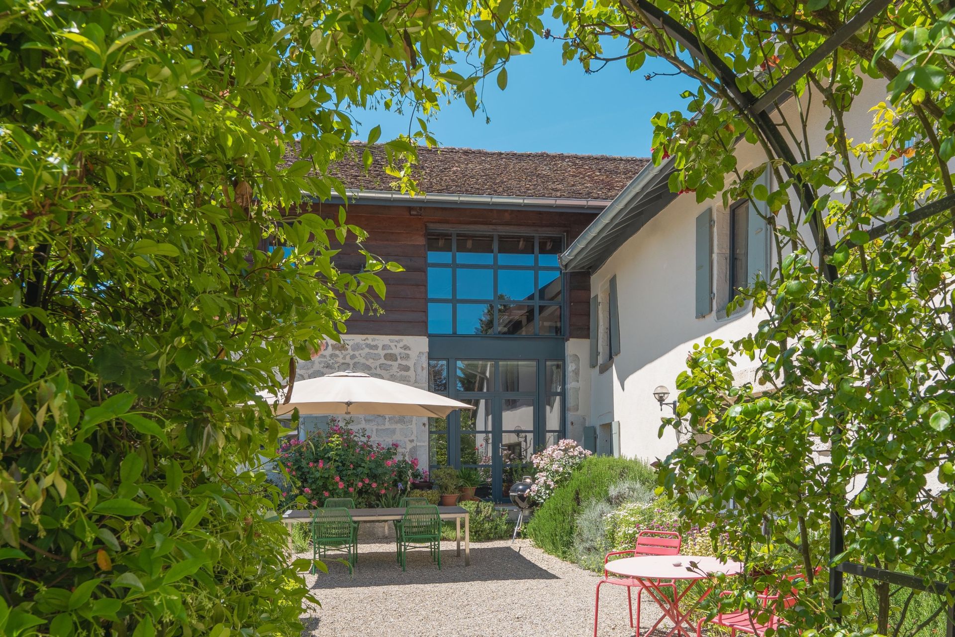 luxury house 8 Rooms for sale on DIVONNE LES BAINS (01220)