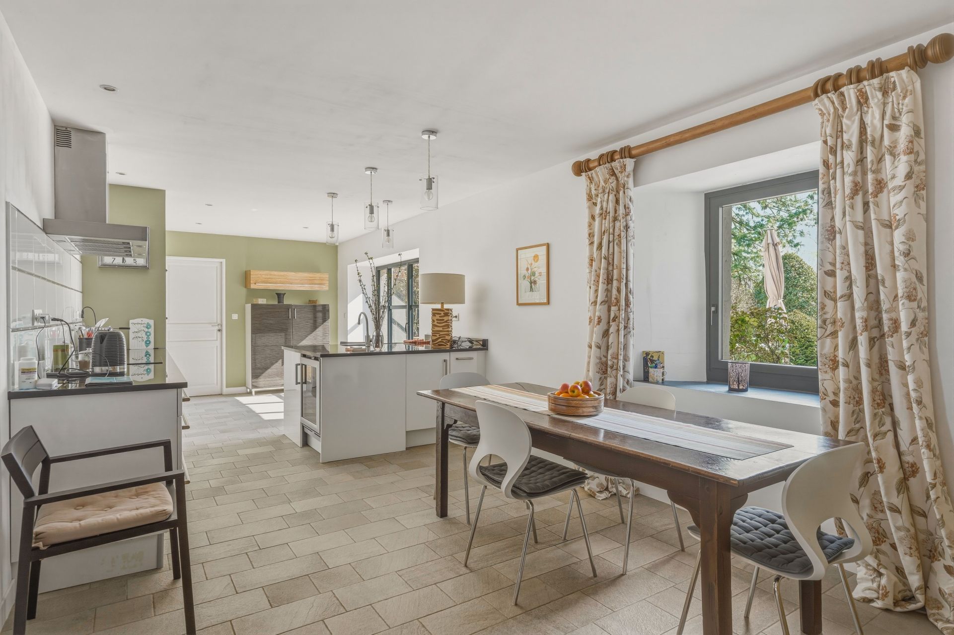 luxury house 8 Rooms for sale on DIVONNE LES BAINS (01220)