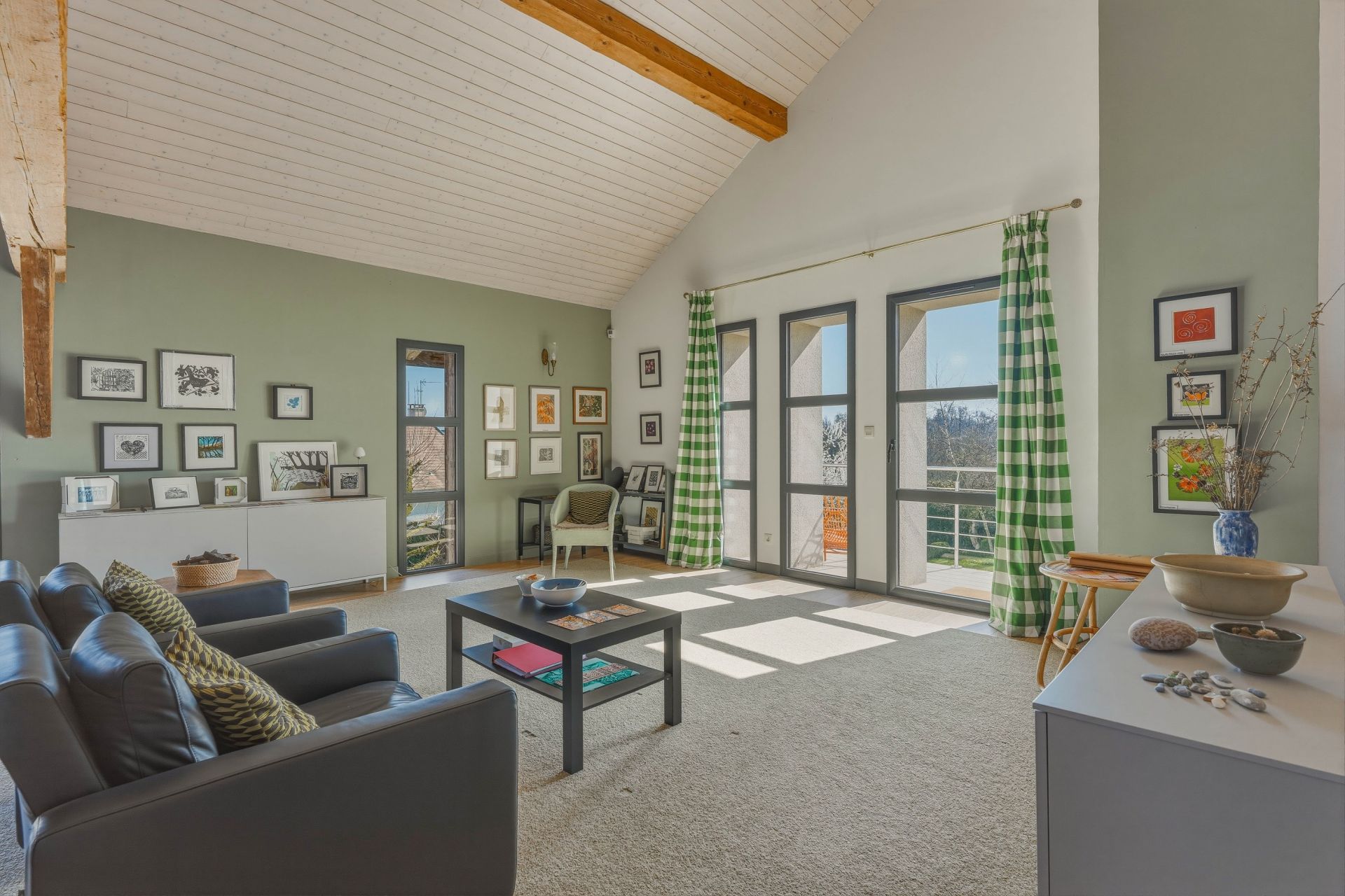 luxury house 8 Rooms for sale on DIVONNE LES BAINS (01220)