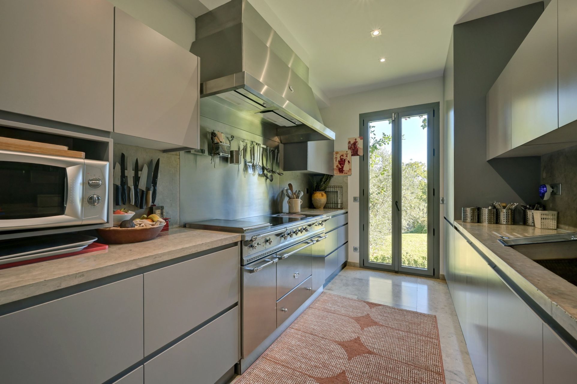 luxury house 8 Rooms for sale on BOUC BEL AIR (13320)