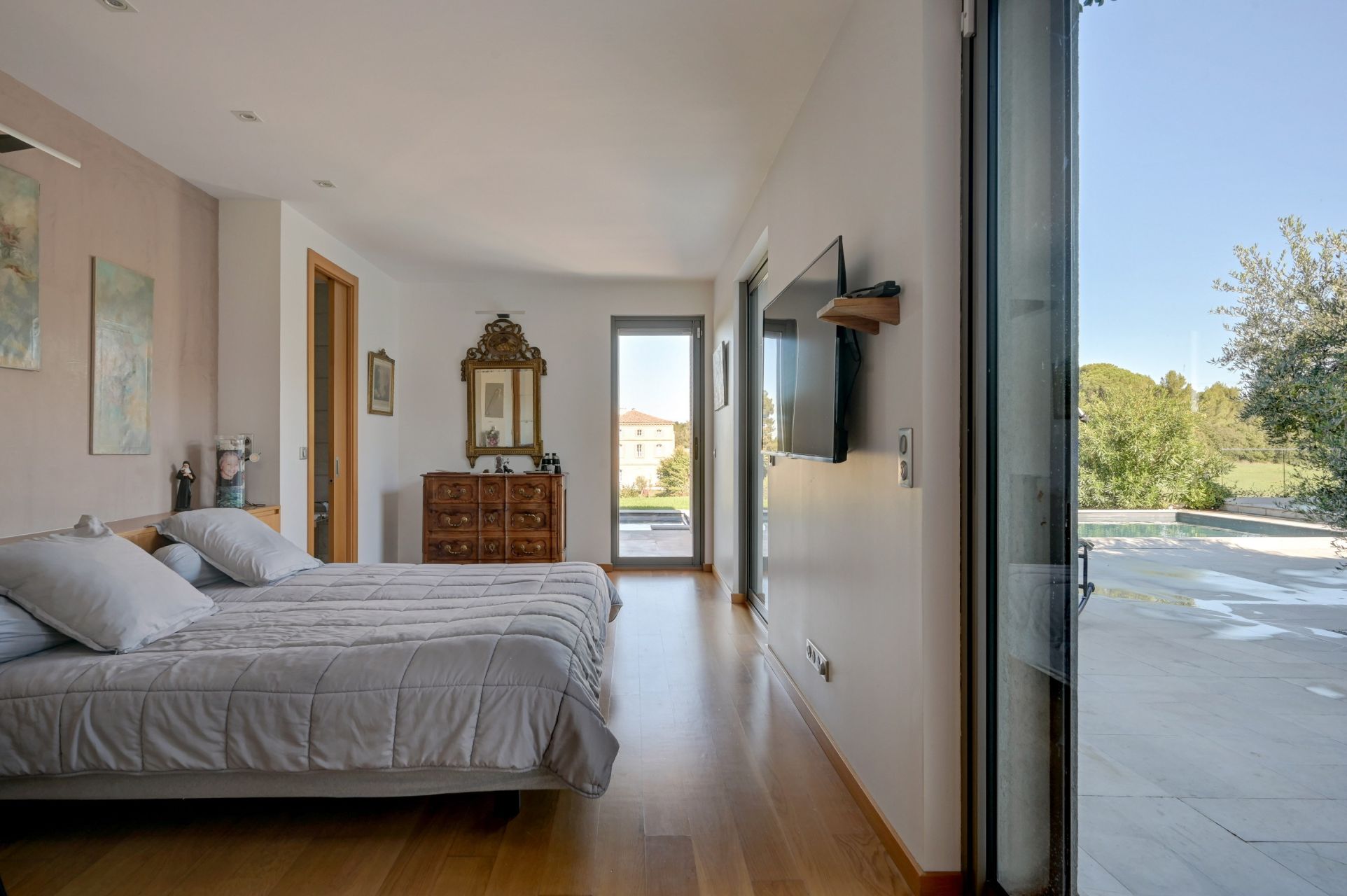 luxury house 8 Rooms for sale on BOUC BEL AIR (13320)