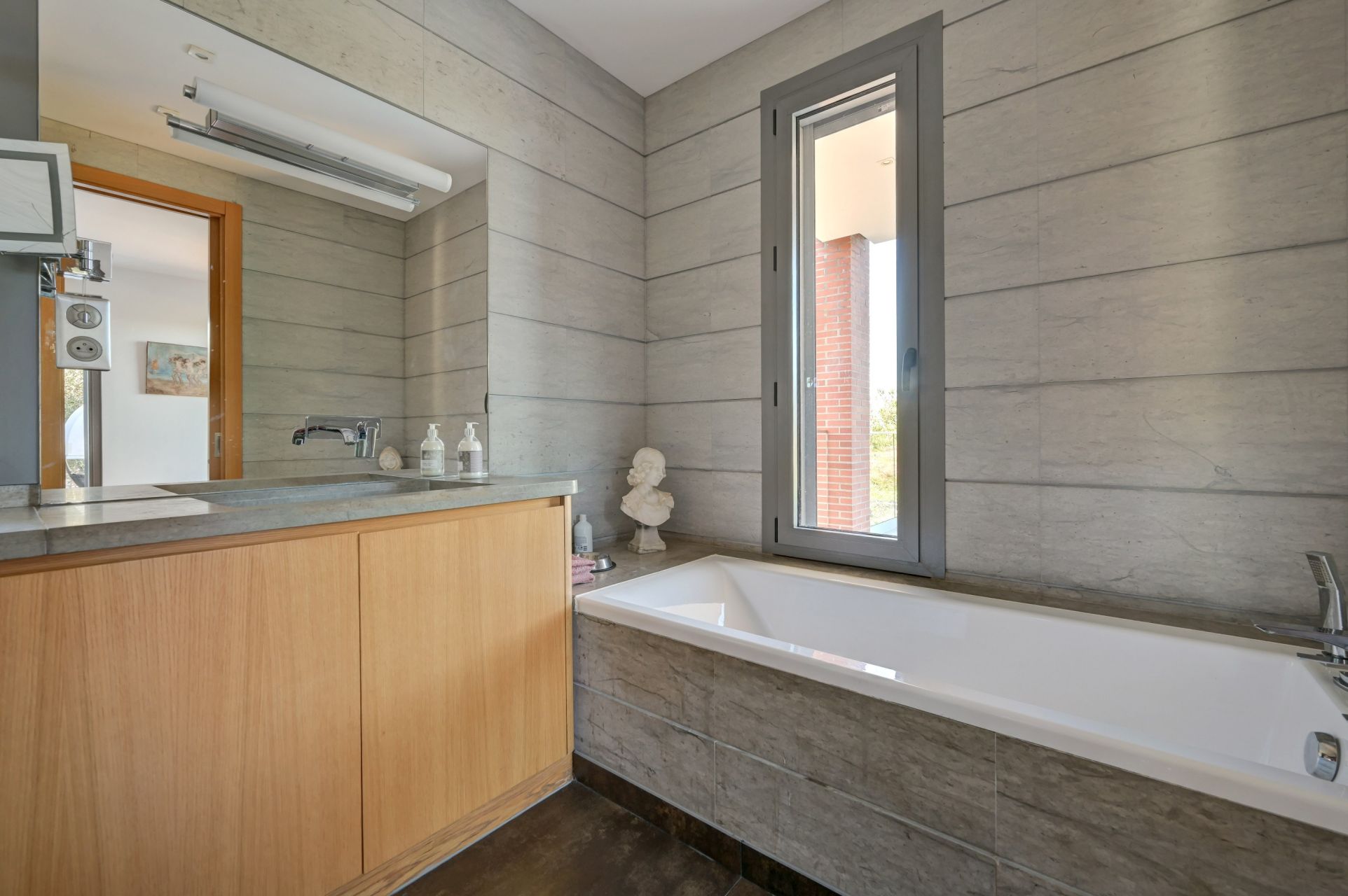 luxury house 8 Rooms for sale on BOUC BEL AIR (13320)