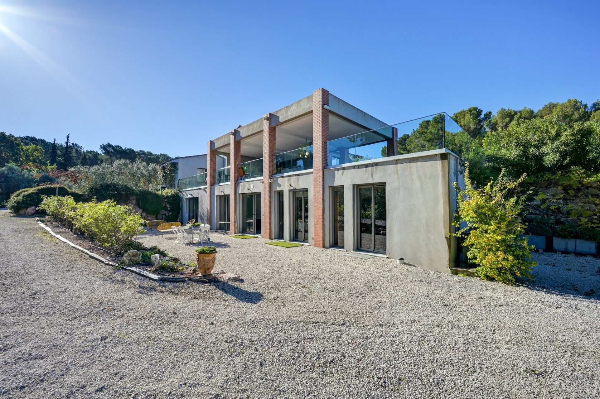 luxury house 8 Rooms for sale on BOUC BEL AIR (13320)
