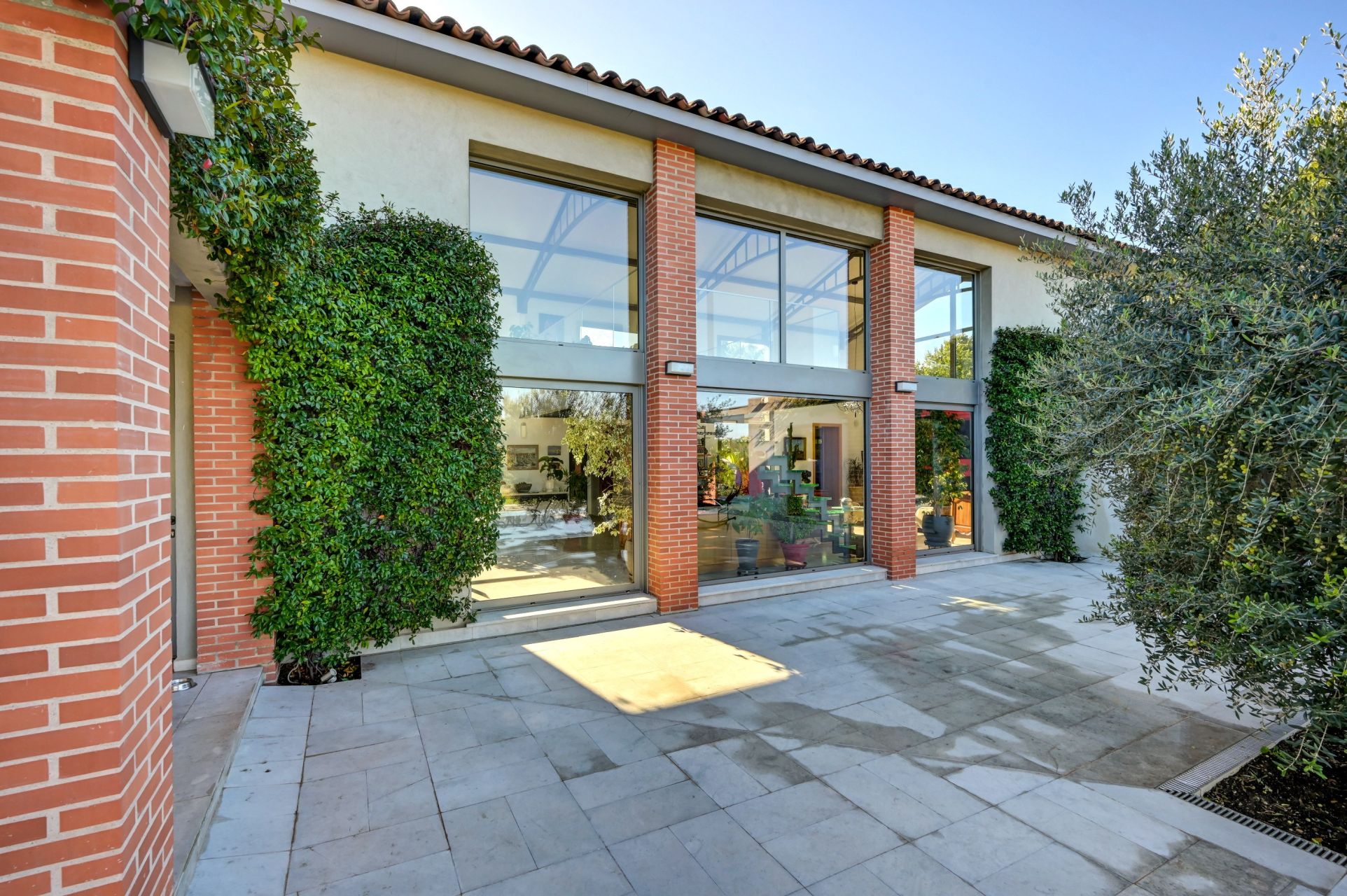 luxury house 8 Rooms for sale on BOUC BEL AIR (13320)