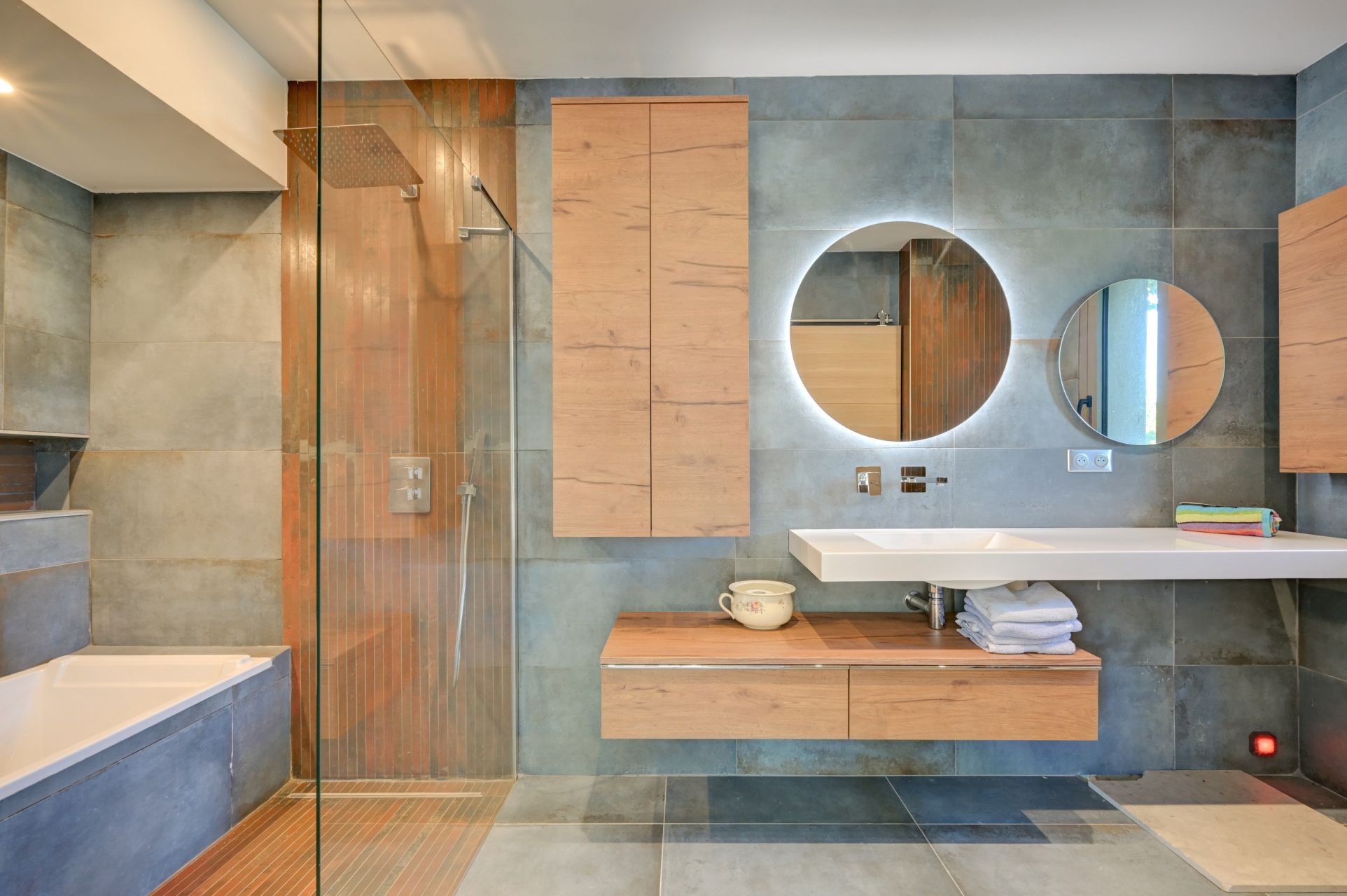 luxury house 8 Rooms for sale on BOUC BEL AIR (13320)