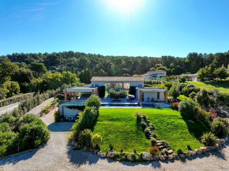 luxury house 8 Rooms for sale on BOUC BEL AIR (13320)