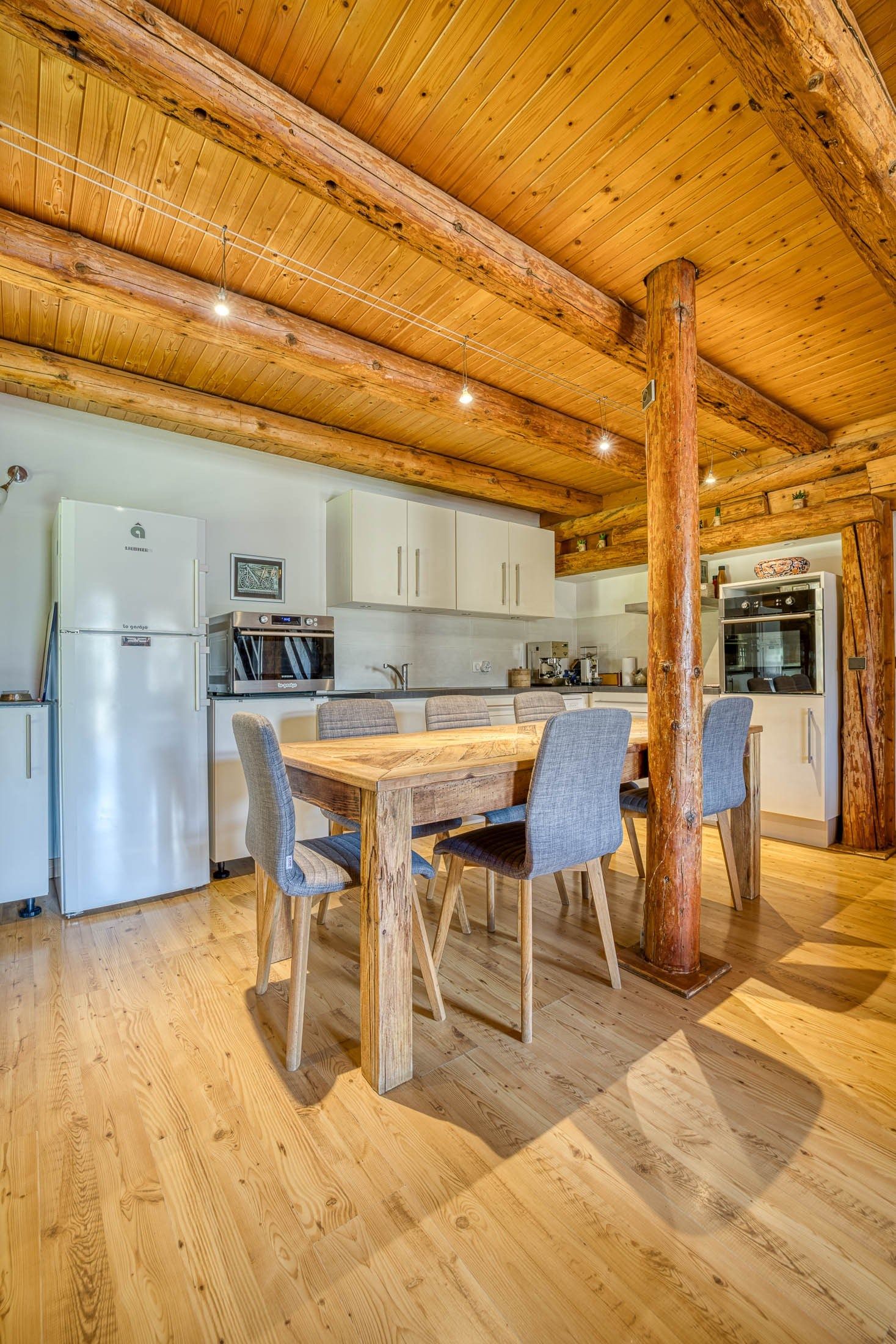 luxury apartment 4 Rooms for sale on MANIGOD (74230)