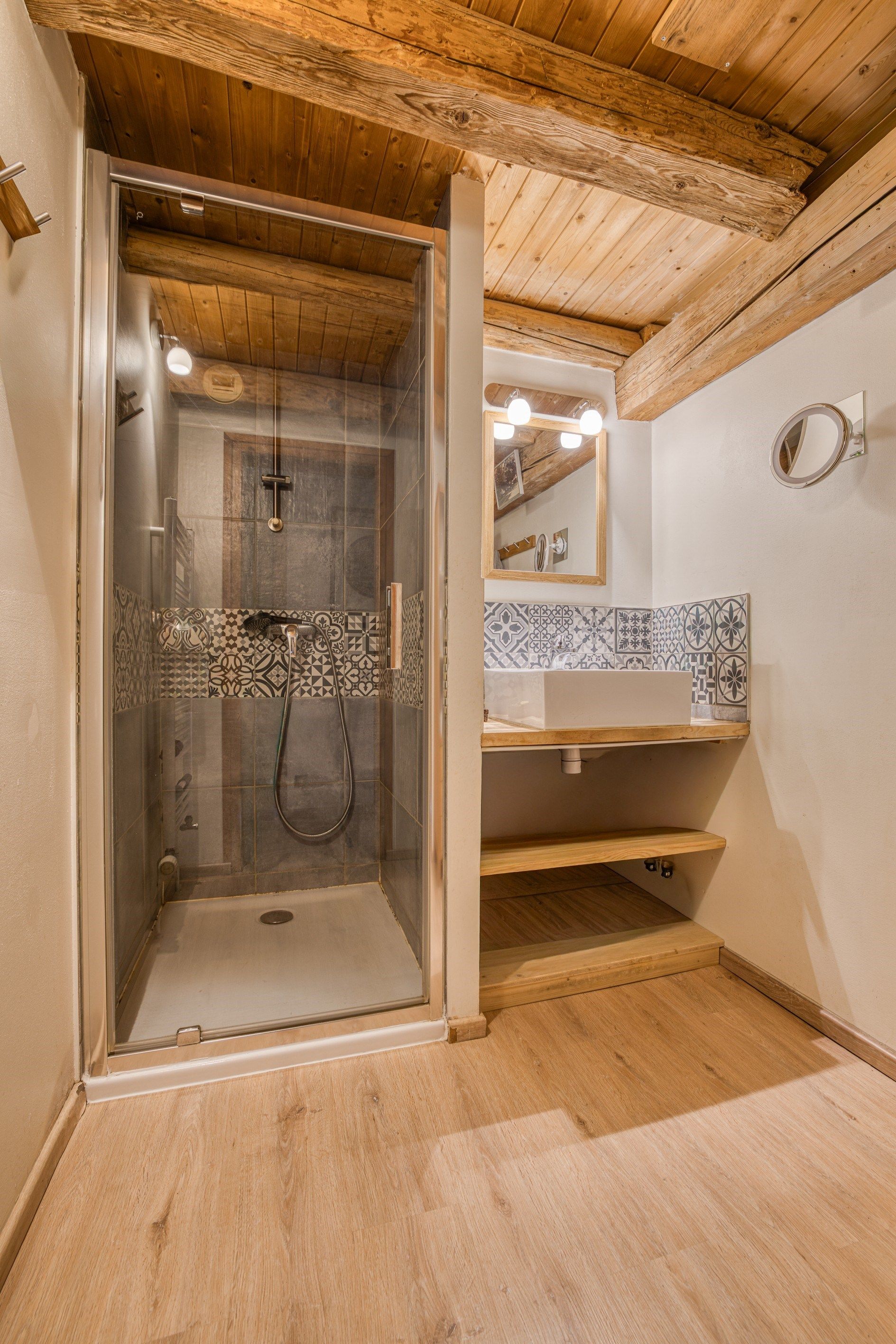 luxury apartment 4 Rooms for sale on MANIGOD (74230)