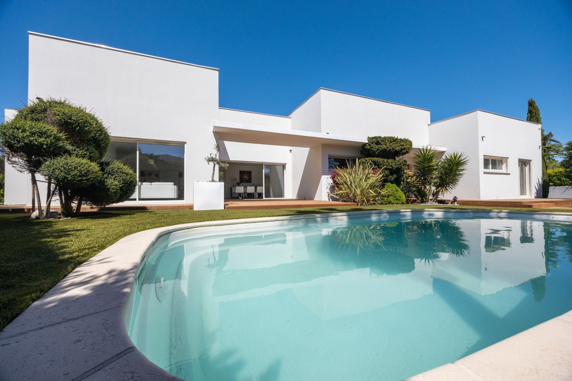 luxury house 6 Rooms for sale on CABESTANY (66330)