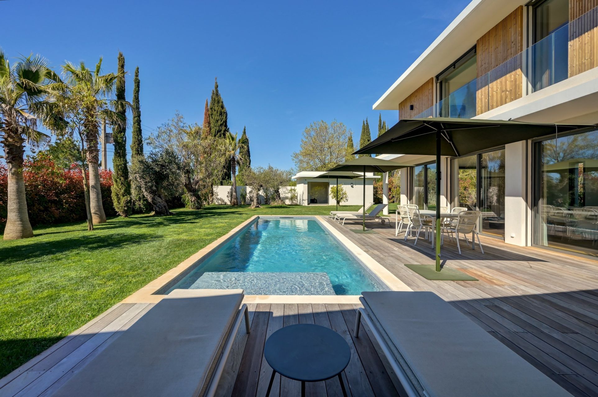 luxury house 8 Rooms for sale on AIX EN PROVENCE (13100)