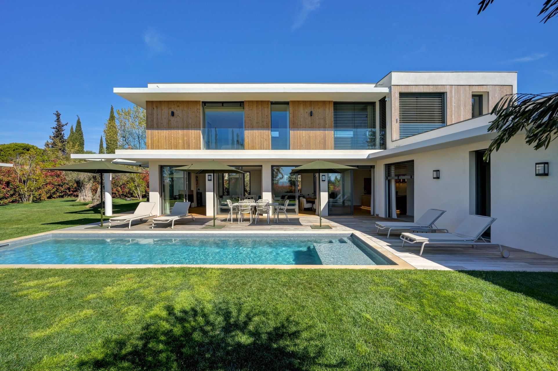 luxury house 8 Rooms for sale on AIX EN PROVENCE (13100)