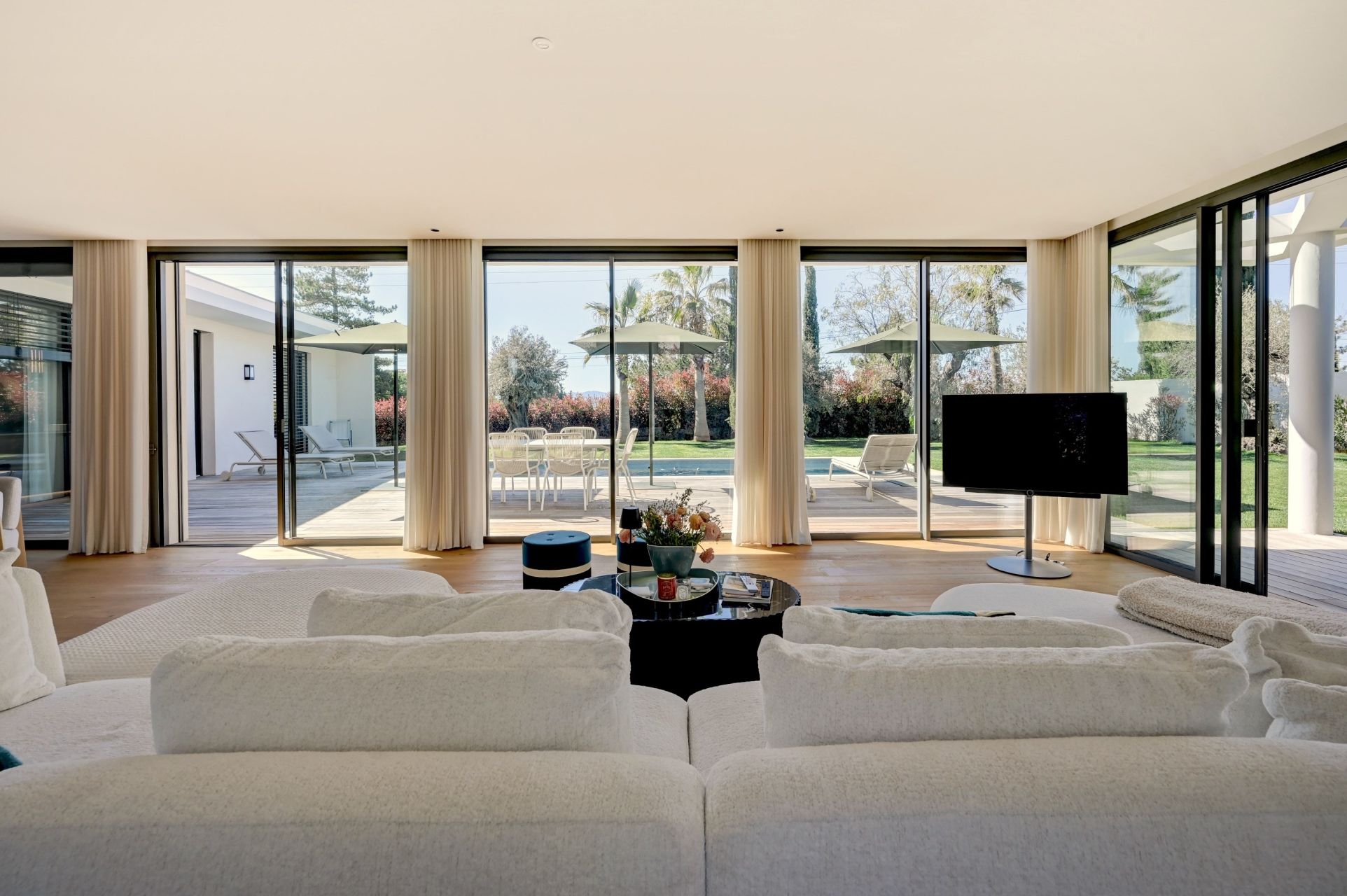 luxury house 8 Rooms for sale on AIX EN PROVENCE (13100)