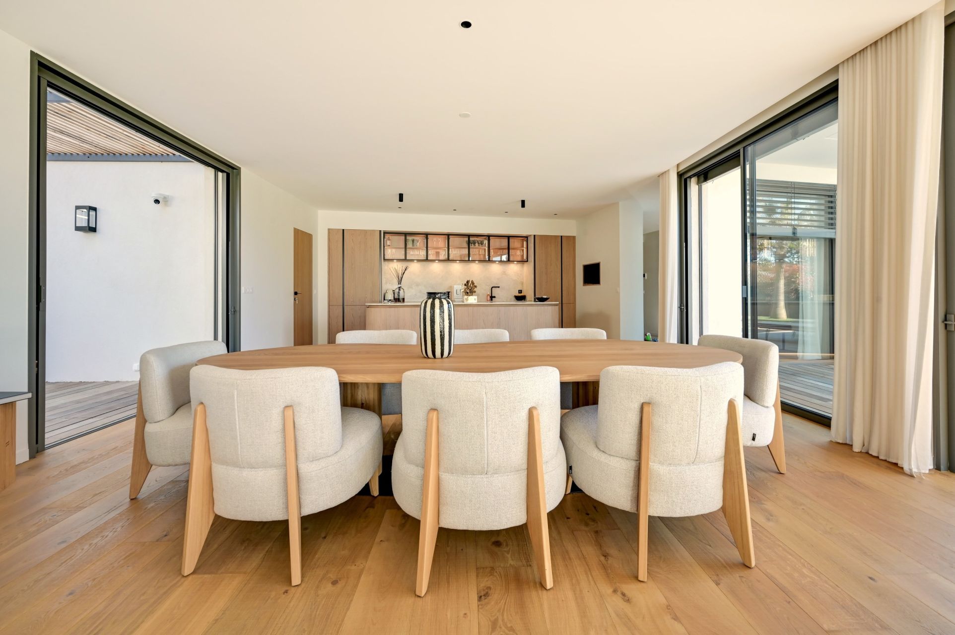 luxury house 8 Rooms for sale on AIX EN PROVENCE (13100)
