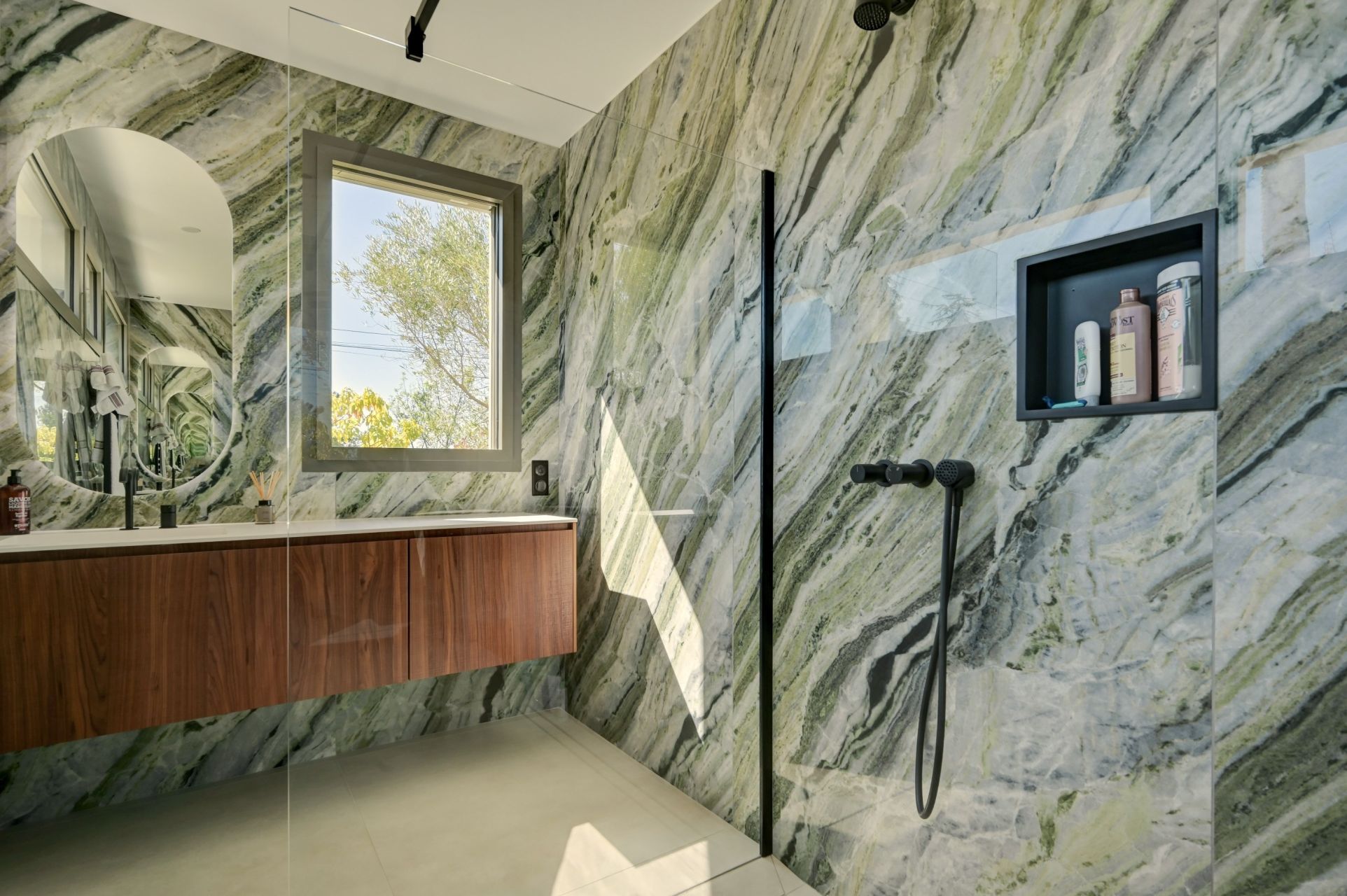 luxury house 8 Rooms for sale on AIX EN PROVENCE (13100)