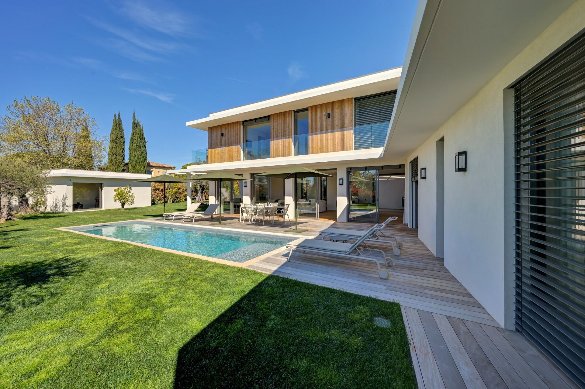 luxury house 8 Rooms for sale on AIX EN PROVENCE (13100)