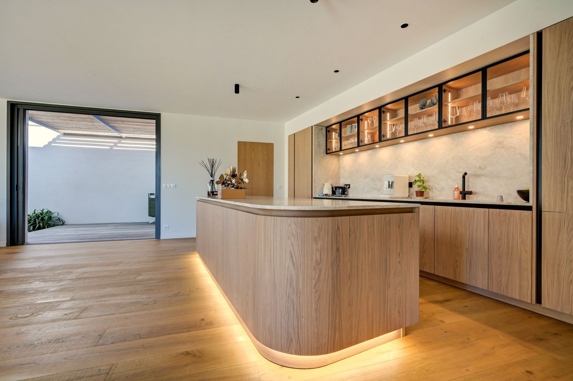 luxury house 8 Rooms for sale on AIX EN PROVENCE (13100)