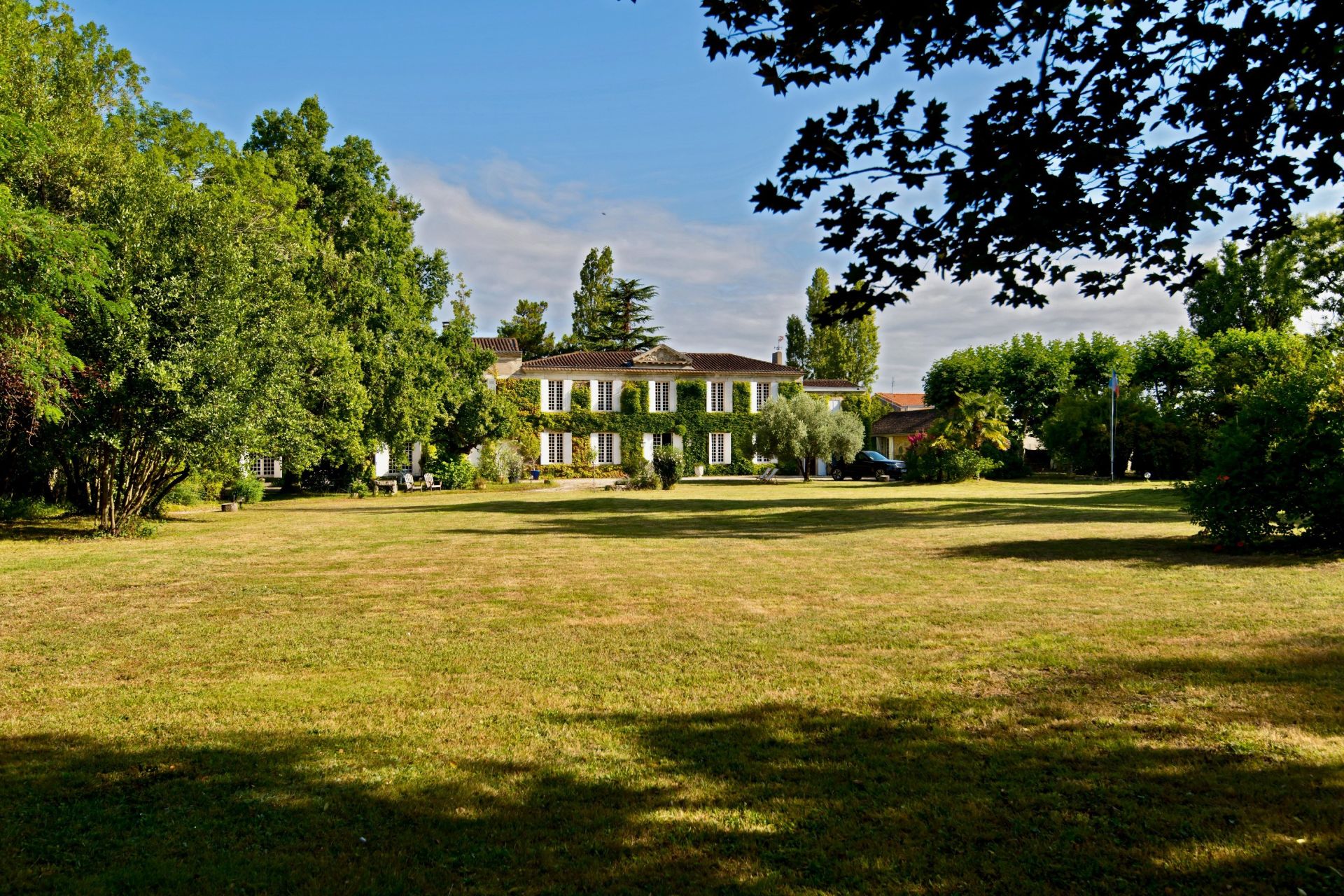 castle 12 Rooms for sale on BORDEAUX (33000)