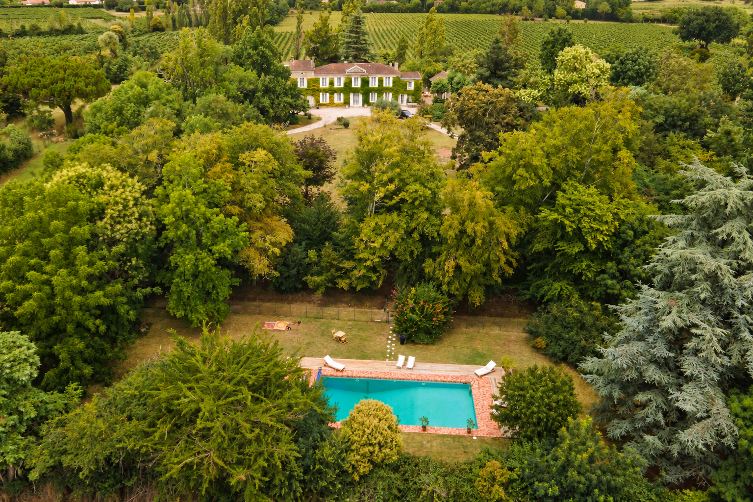castle 12 Rooms for sale on BORDEAUX (33000)