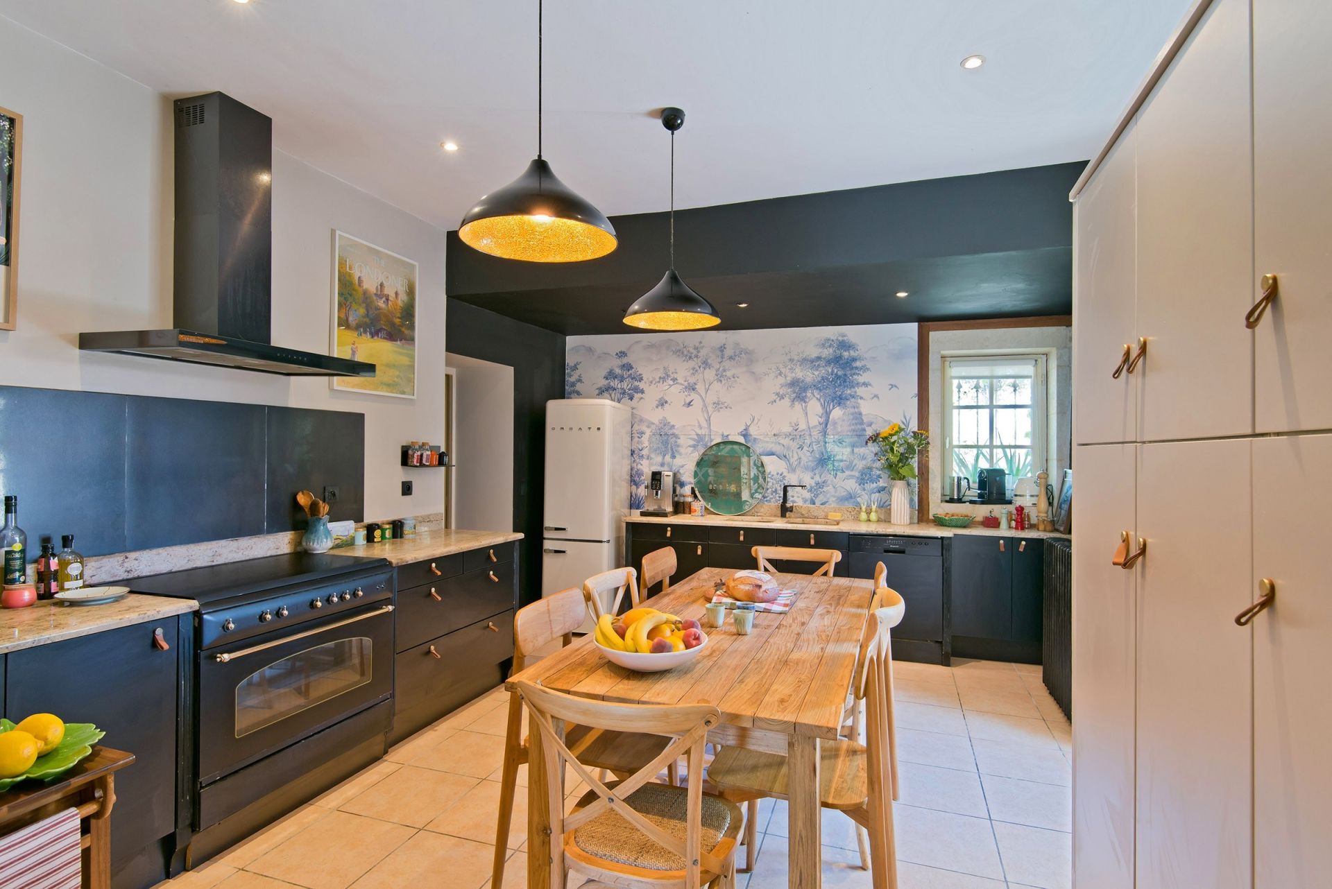castle 12 Rooms for sale on BORDEAUX (33000)