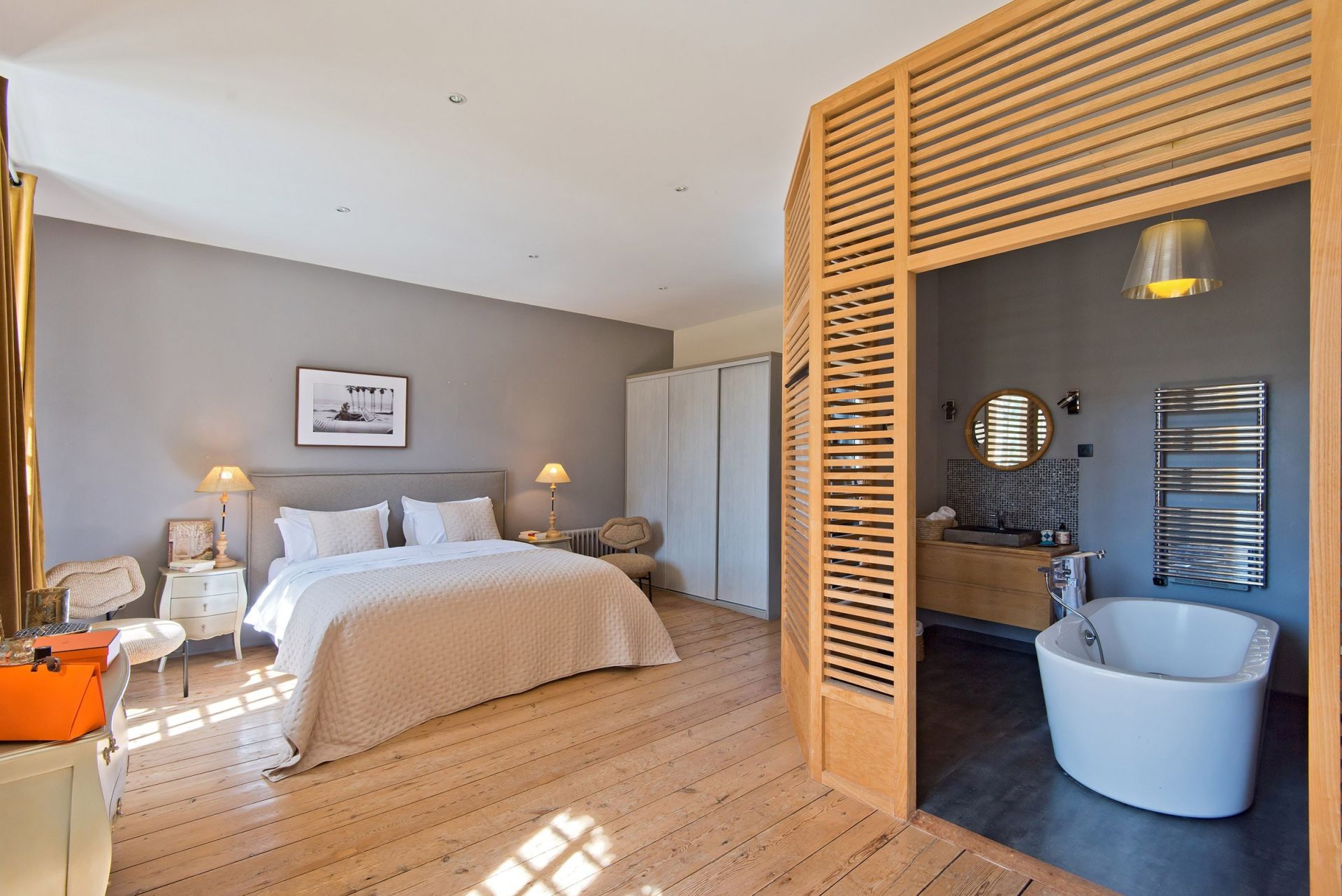 castle 12 Rooms for sale on BORDEAUX (33000)