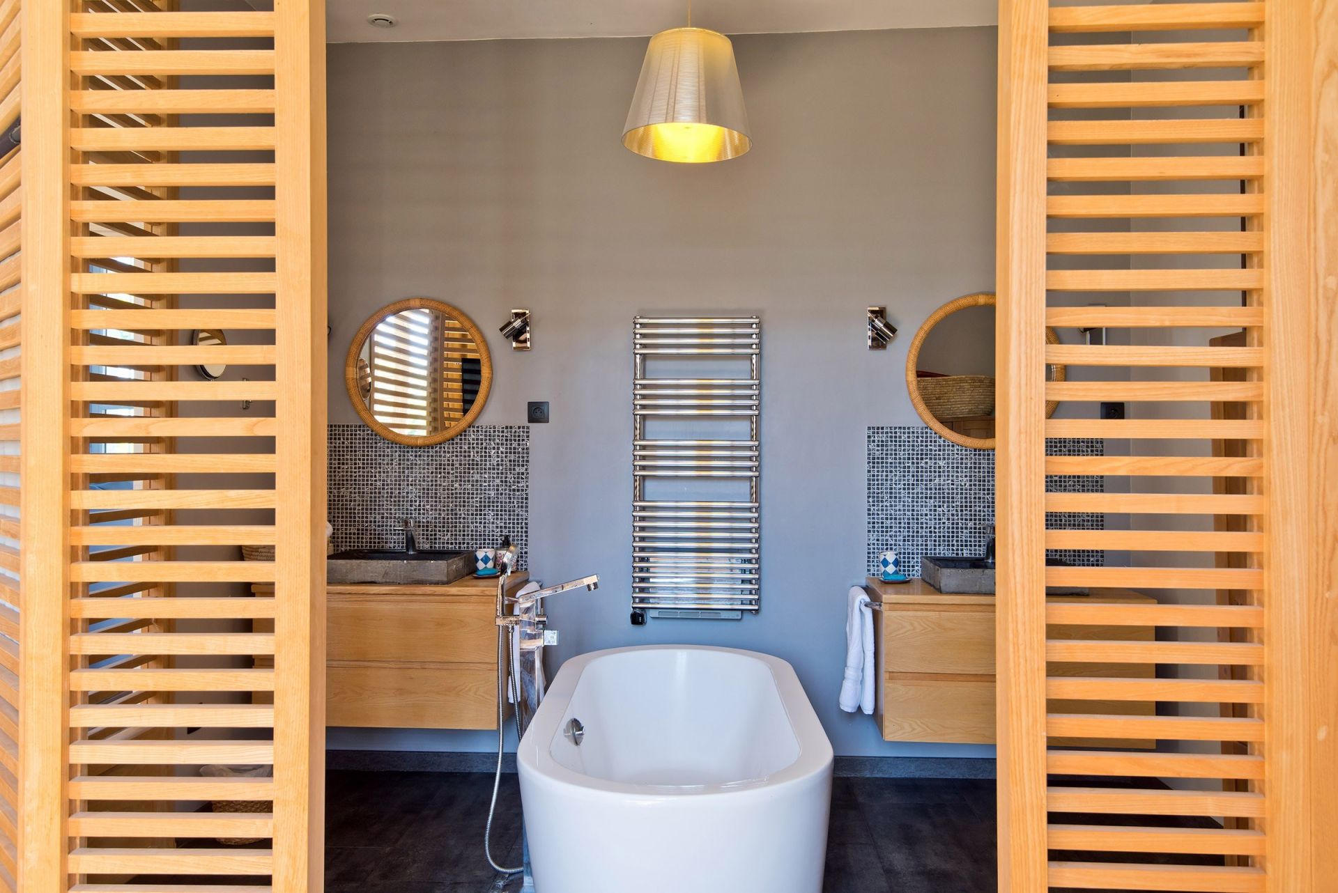 castle 12 Rooms for sale on BORDEAUX (33000)