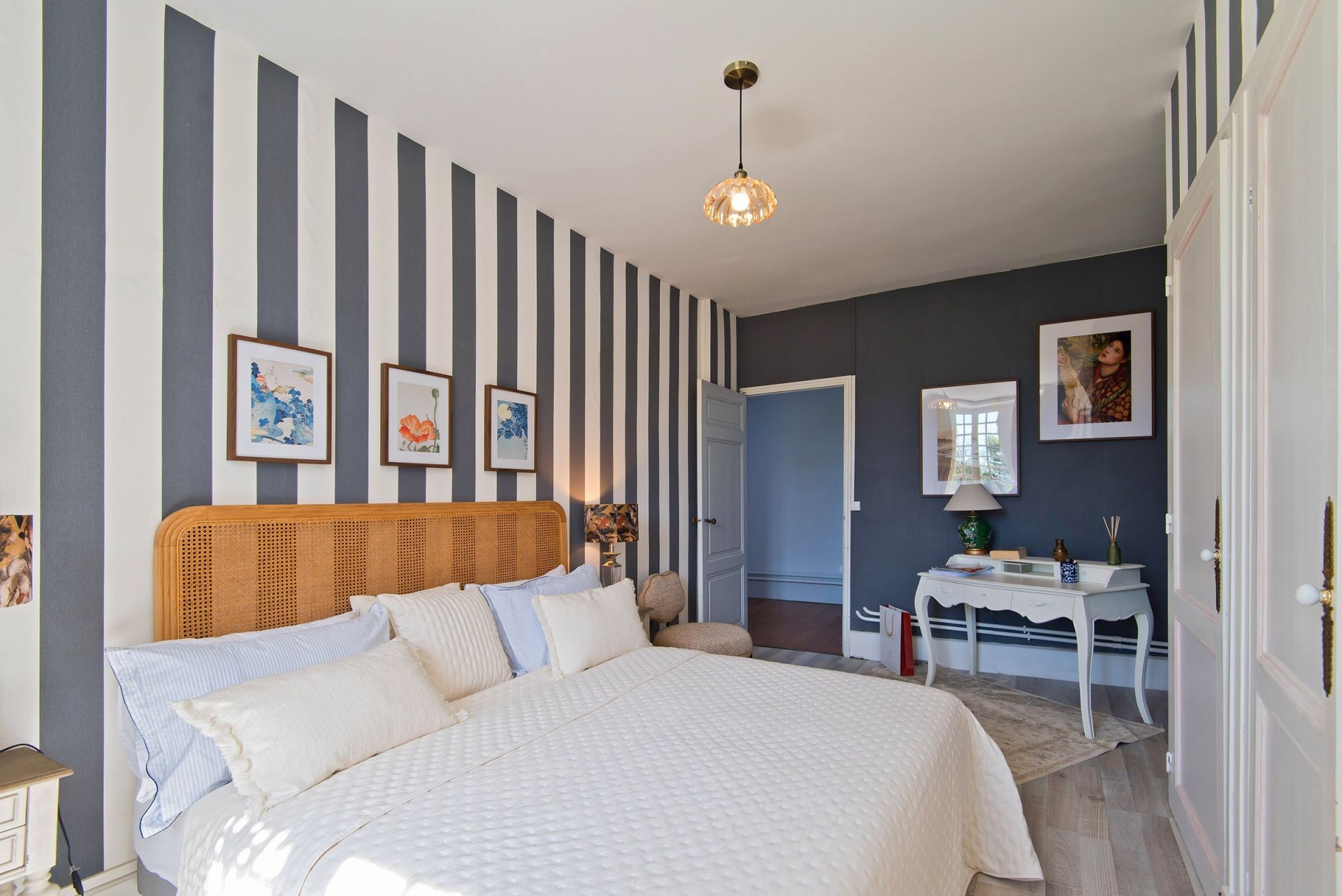 castle 12 Rooms for sale on BORDEAUX (33000)