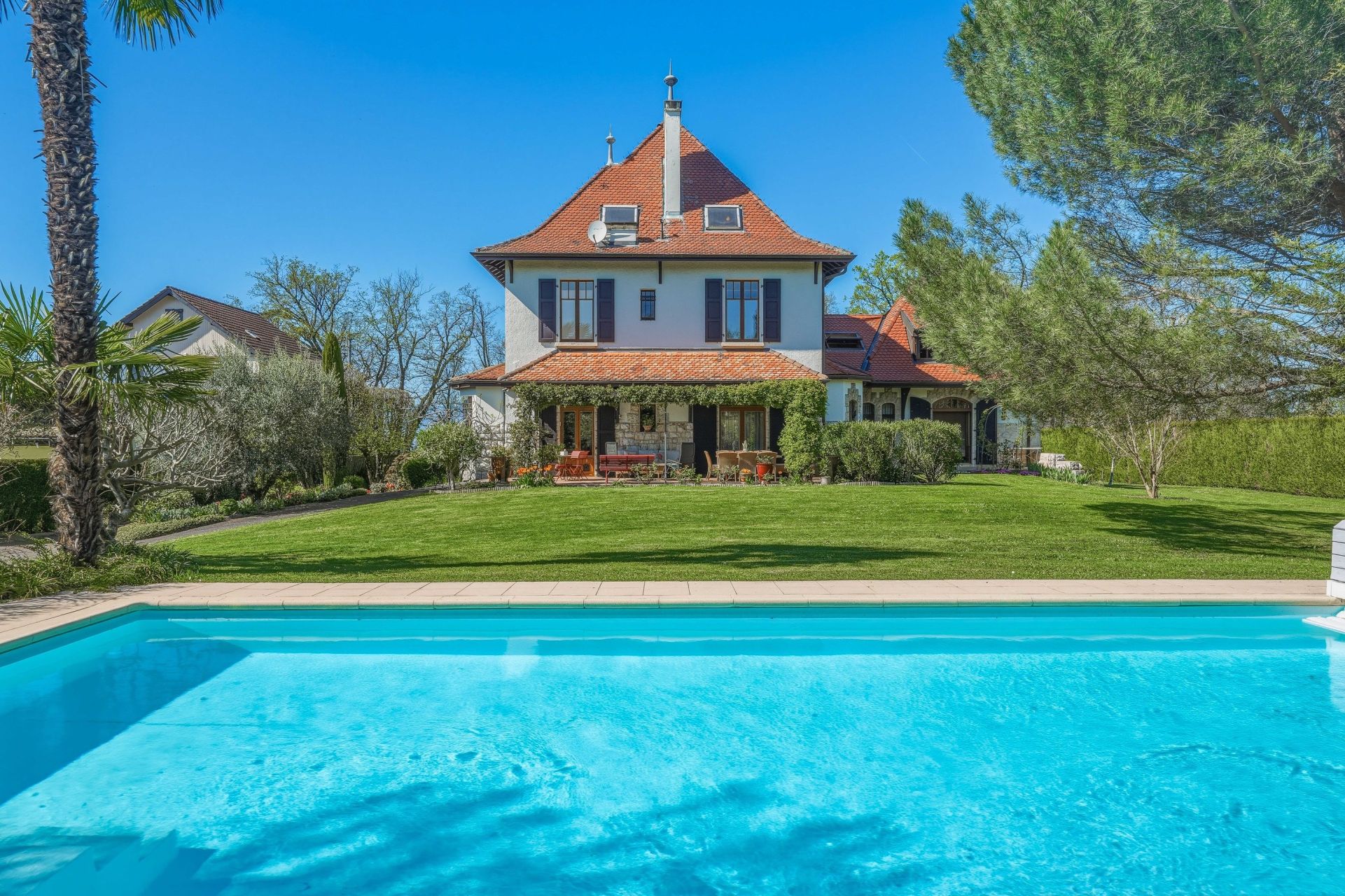 luxury house 9 Rooms for sale on THONON LES BAINS (74200)