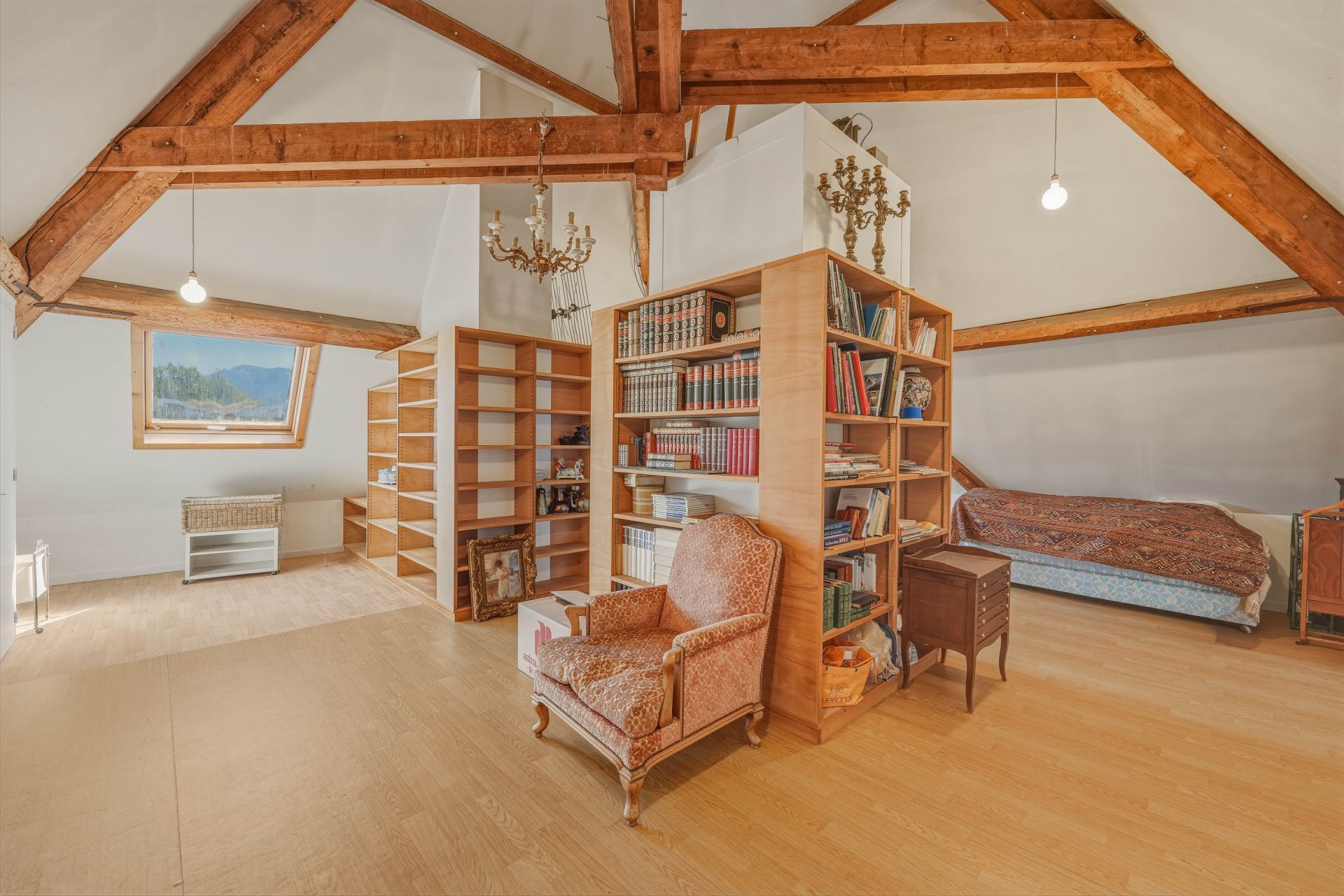 luxury house 9 Rooms for sale on THONON LES BAINS (74200)