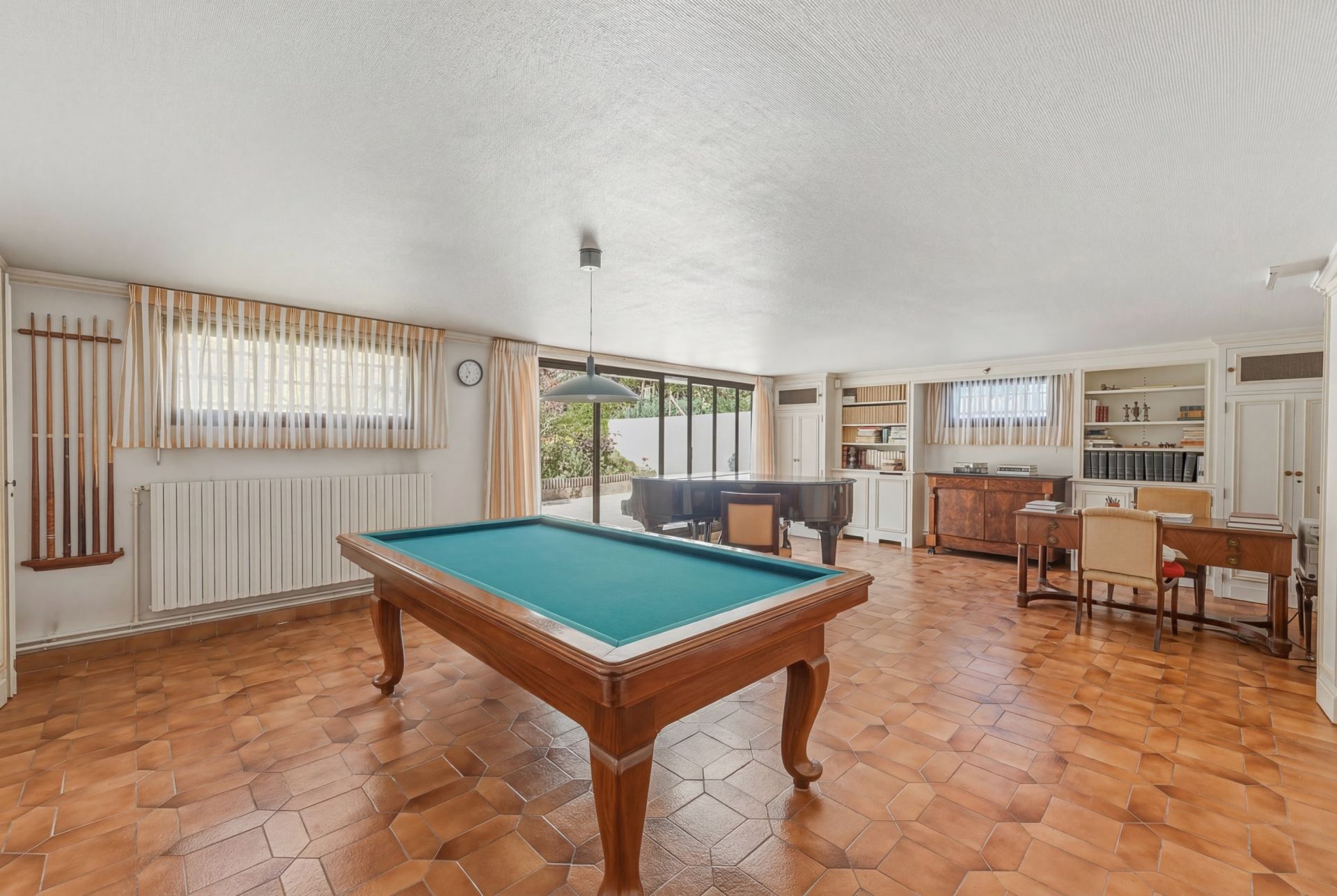 luxury house 9 Rooms for sale on THONON LES BAINS (74200)