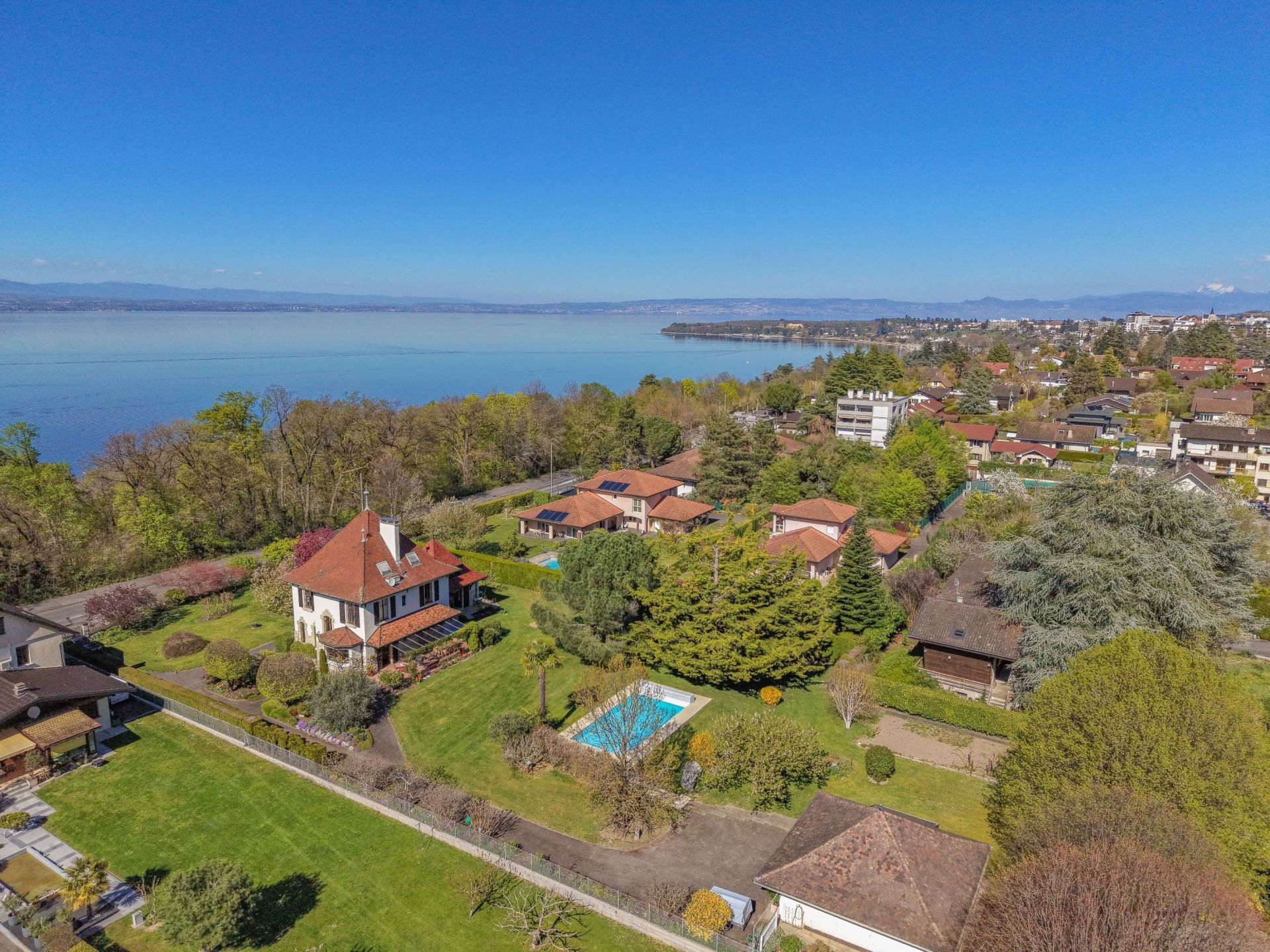 luxury house 9 Rooms for sale on THONON LES BAINS (74200)