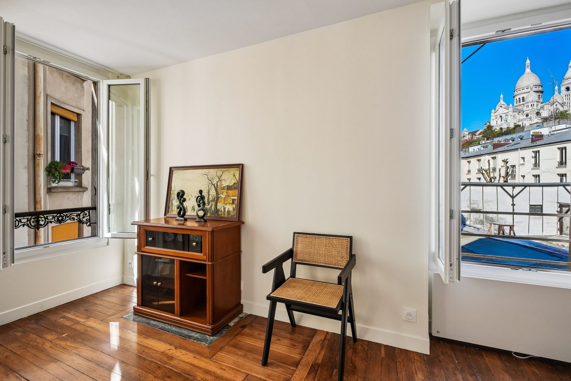 luxury apartment 2 Rooms for sale on PARIS (75018)