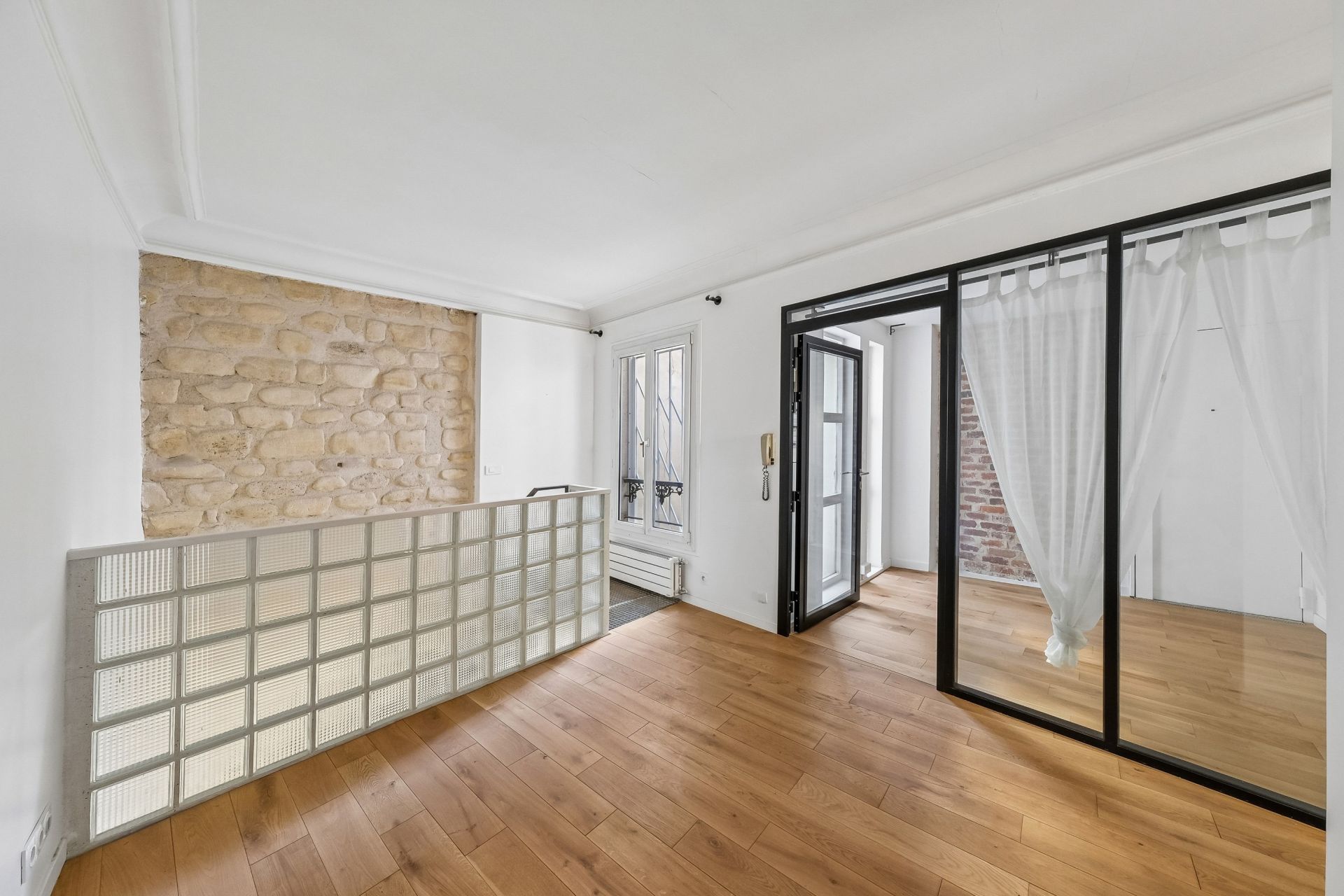 luxury loft 6 Rooms for sale on PARIS (75018)