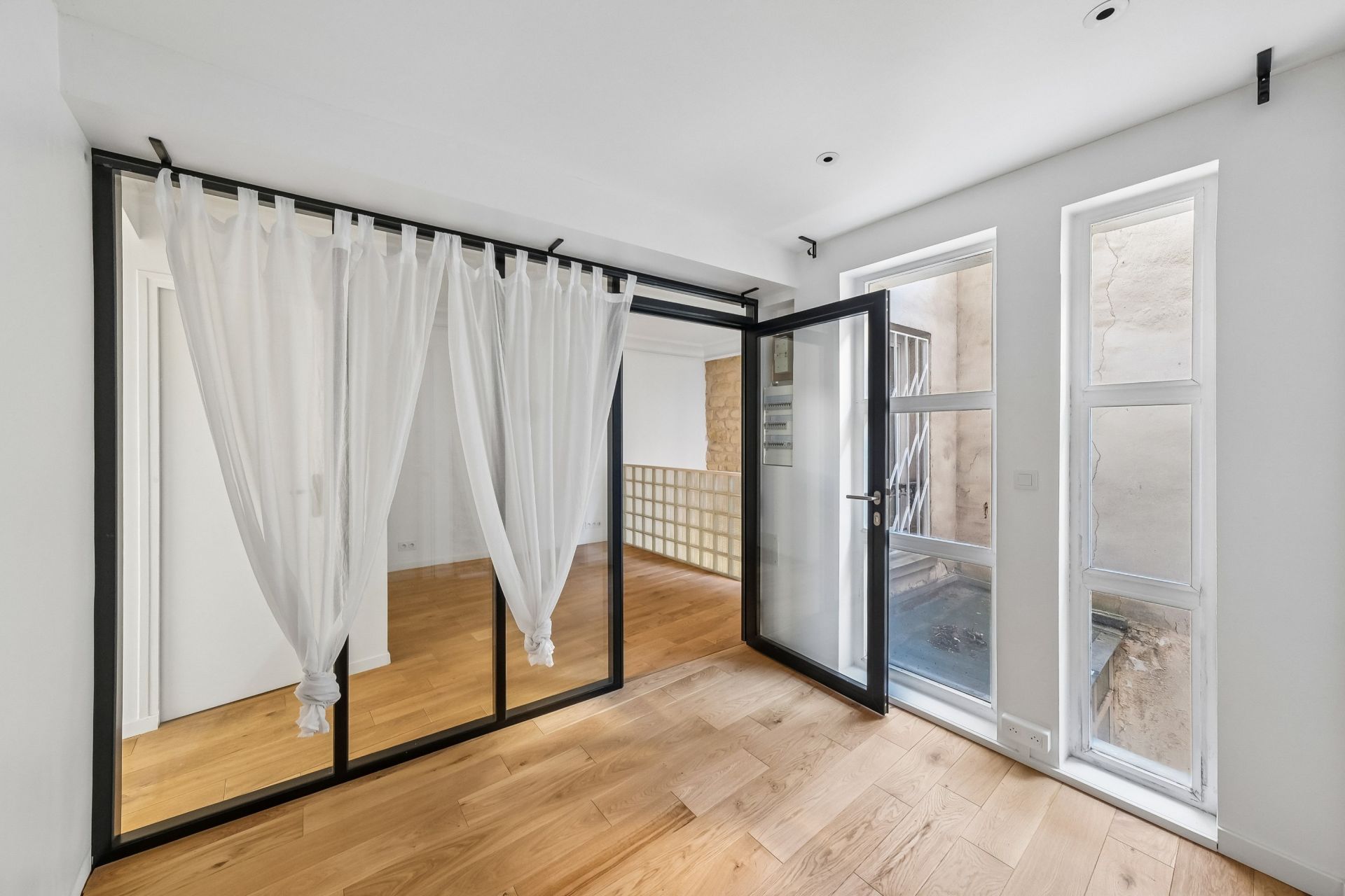 luxury loft 6 Rooms for sale on PARIS (75018)