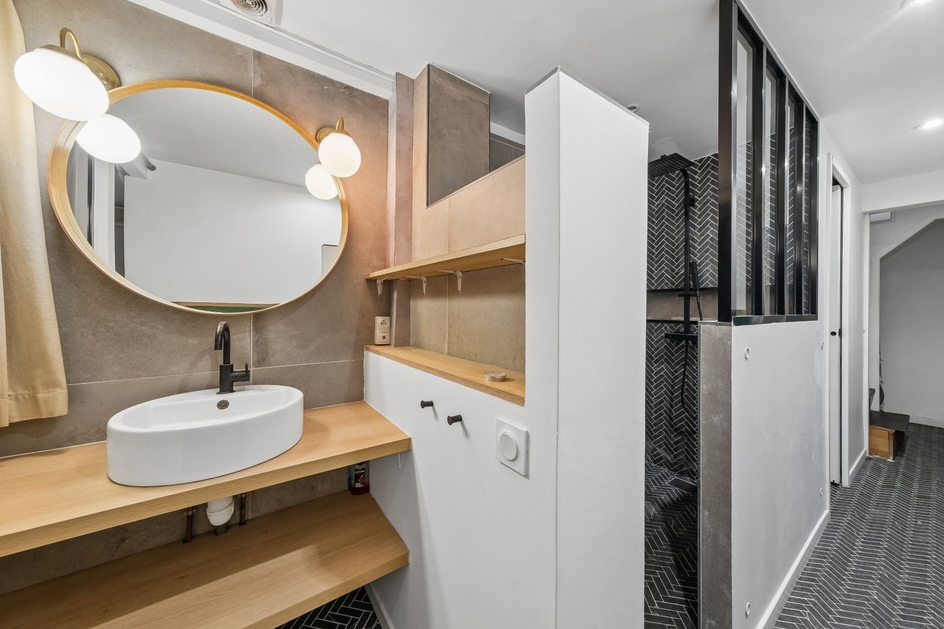 luxury loft 6 Rooms for sale on PARIS (75018)