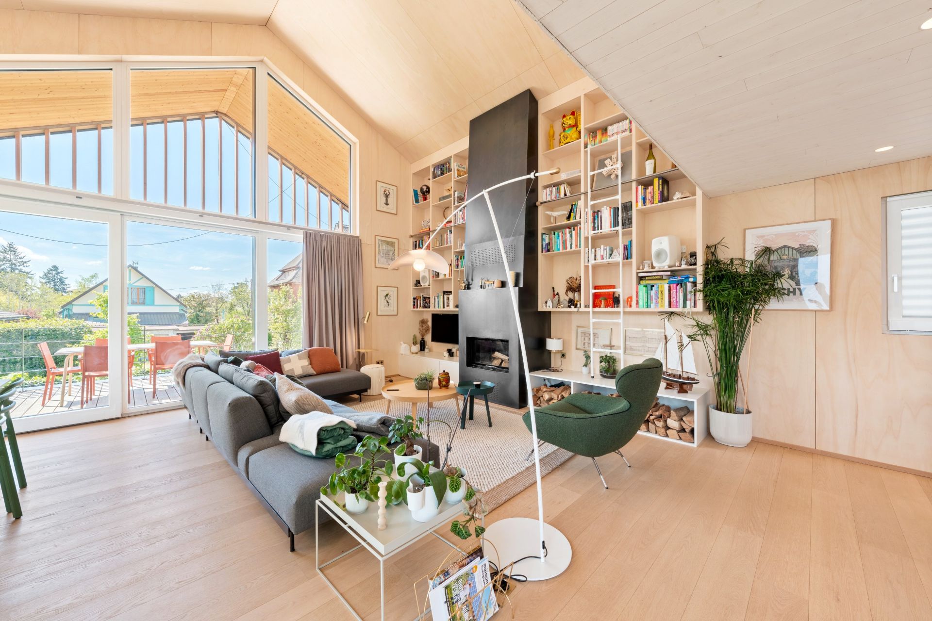 luxury house 9 Rooms for sale on THONON LES BAINS (74200)